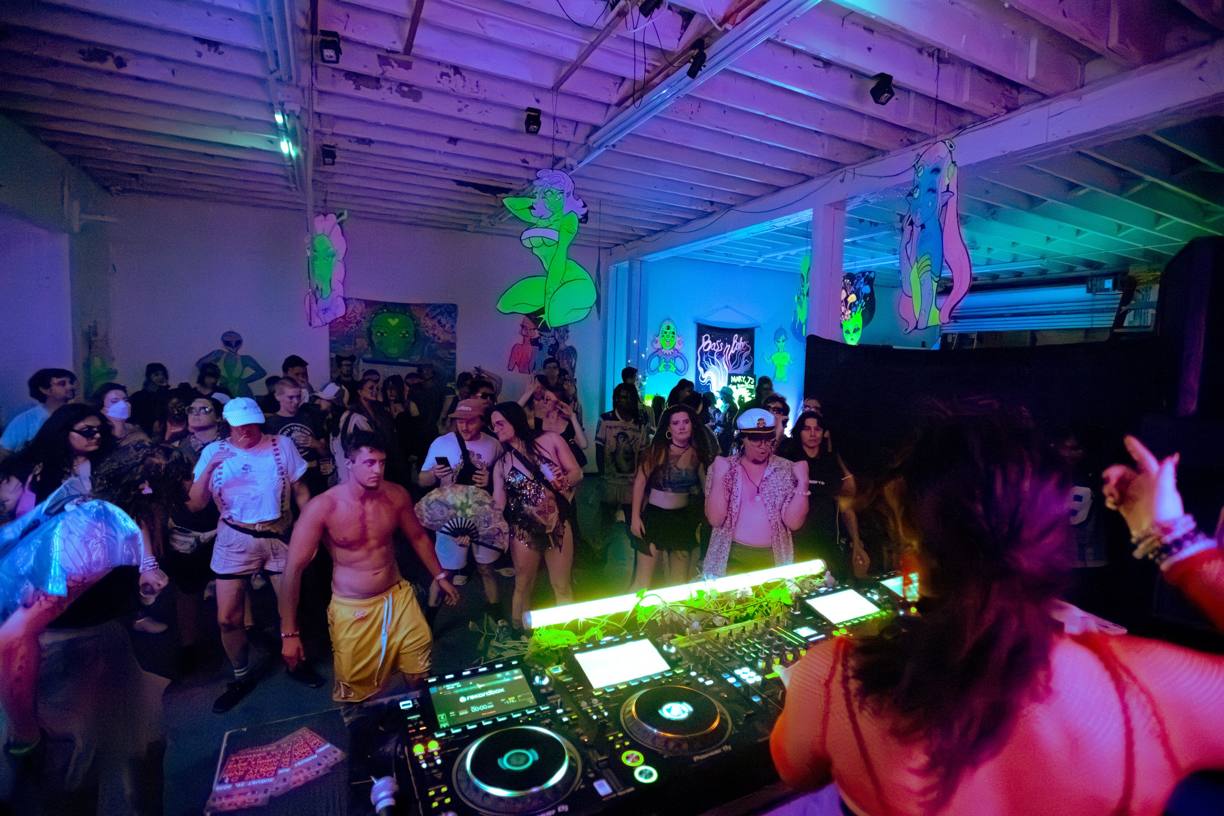 BassNBabes_20260822_SummerParty_Atmo_KSeibert-77.jpg