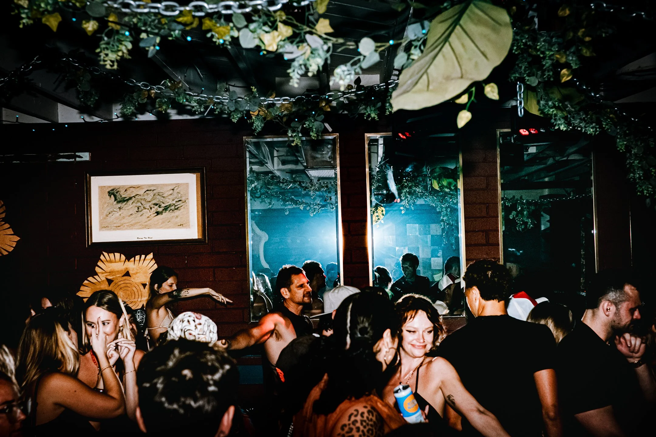 crowd10.jpg