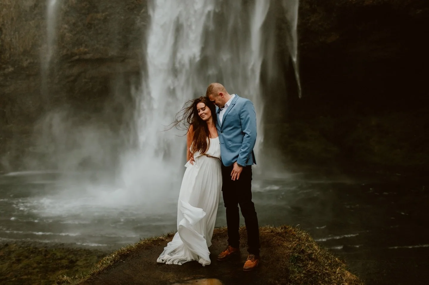 earth day + iceland only makes sense 🫶
&bull;
&bull;
#iceland #weddingphotographer #ohioweddingphotographer #earthday #weddingphotography