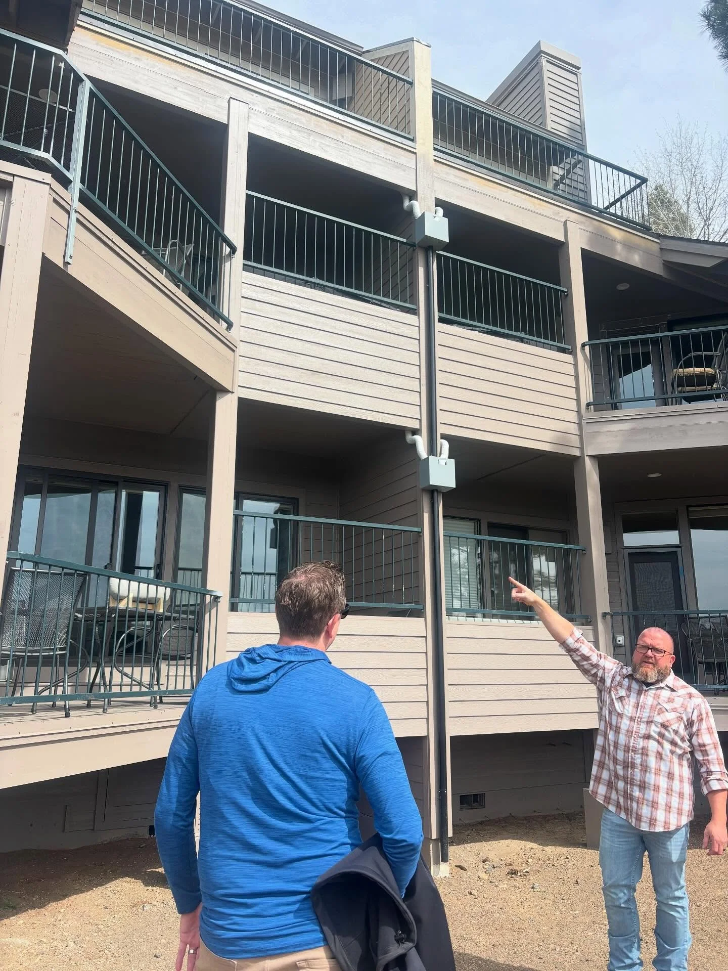 Huge thanks to @sierrajamesconstruction for inviting the AMG Community Managers out to sharpen our skills on spotting exterior issues across HOA communities and, more importantly, what to actually do about them. From early warning signs to practical 