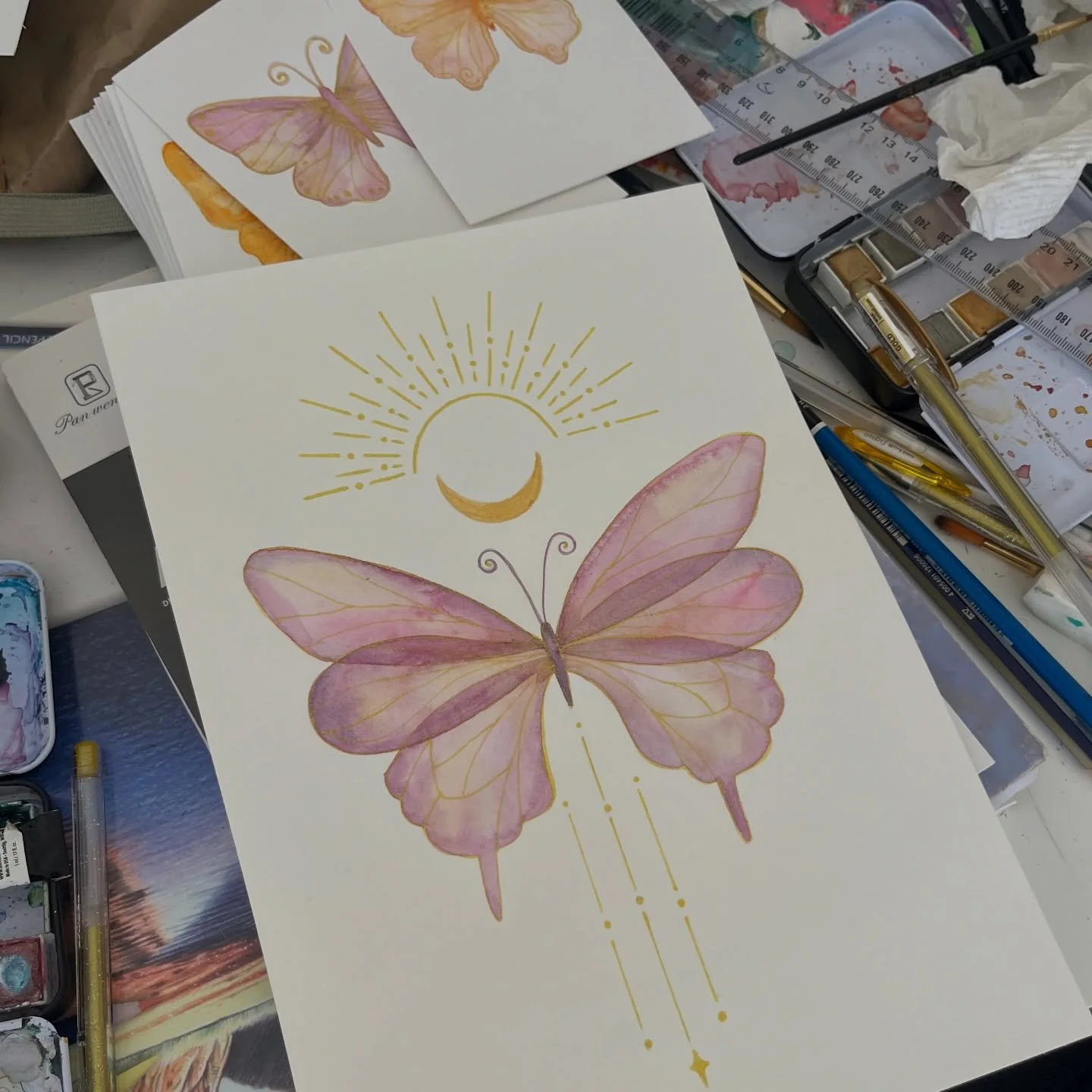 This watercolour butterfly holds the soft magic of the feminine glow. Gentle purples, blush pinks, and gold metallic detailing that catches the light when it wants to ✨🌙

#watercolourillustration #morningtonpeninsulaartist #morningtonpeninsula #melb