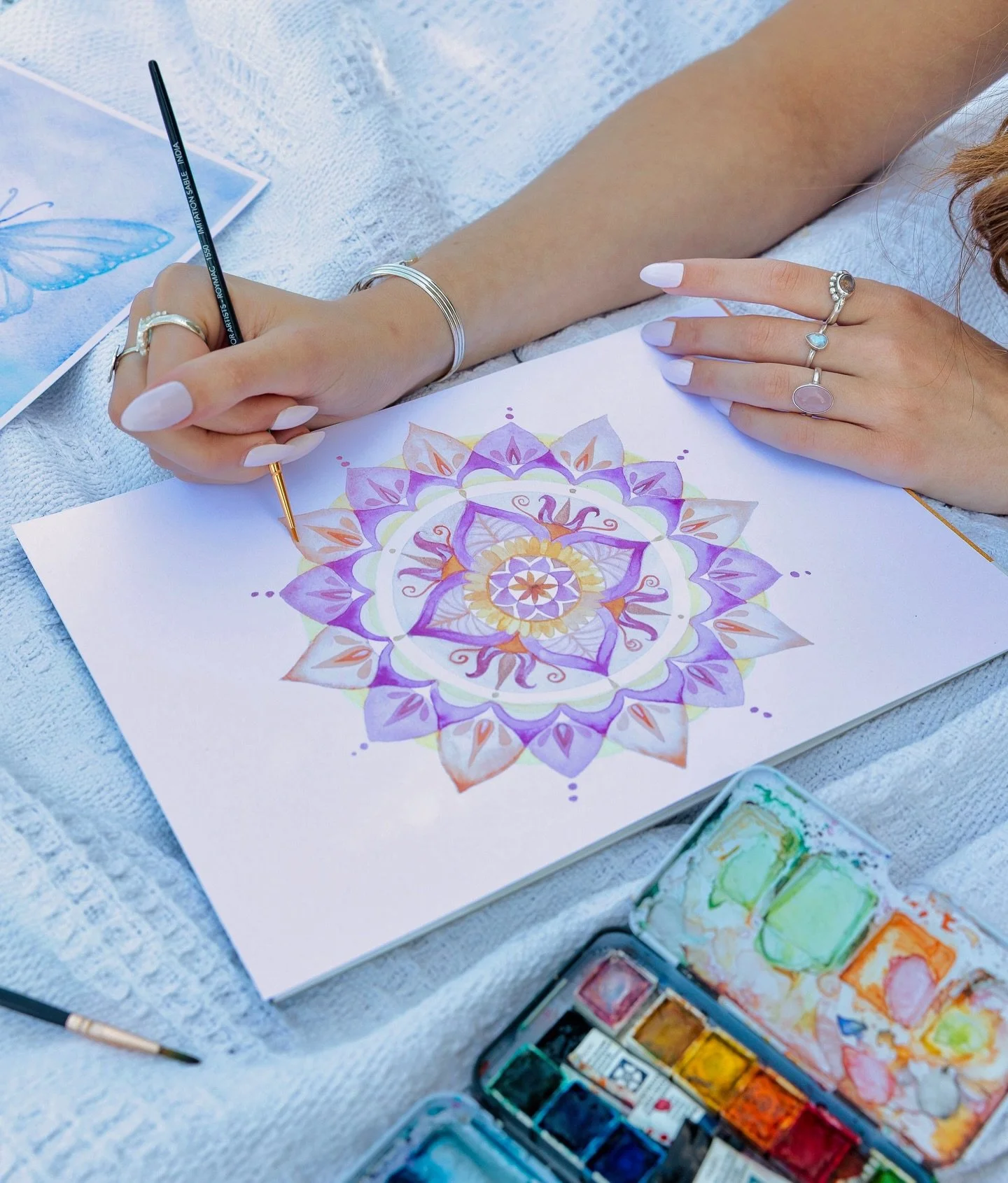 Painting mandalas can feel like such a calming practice for me, but did you know even just looking at a mandala can have a calming effect? 😌💖

Here&rsquo;s why:

✨ Repetition + symmetry: your brain naturally finds patterns soothing. Mandalas have b