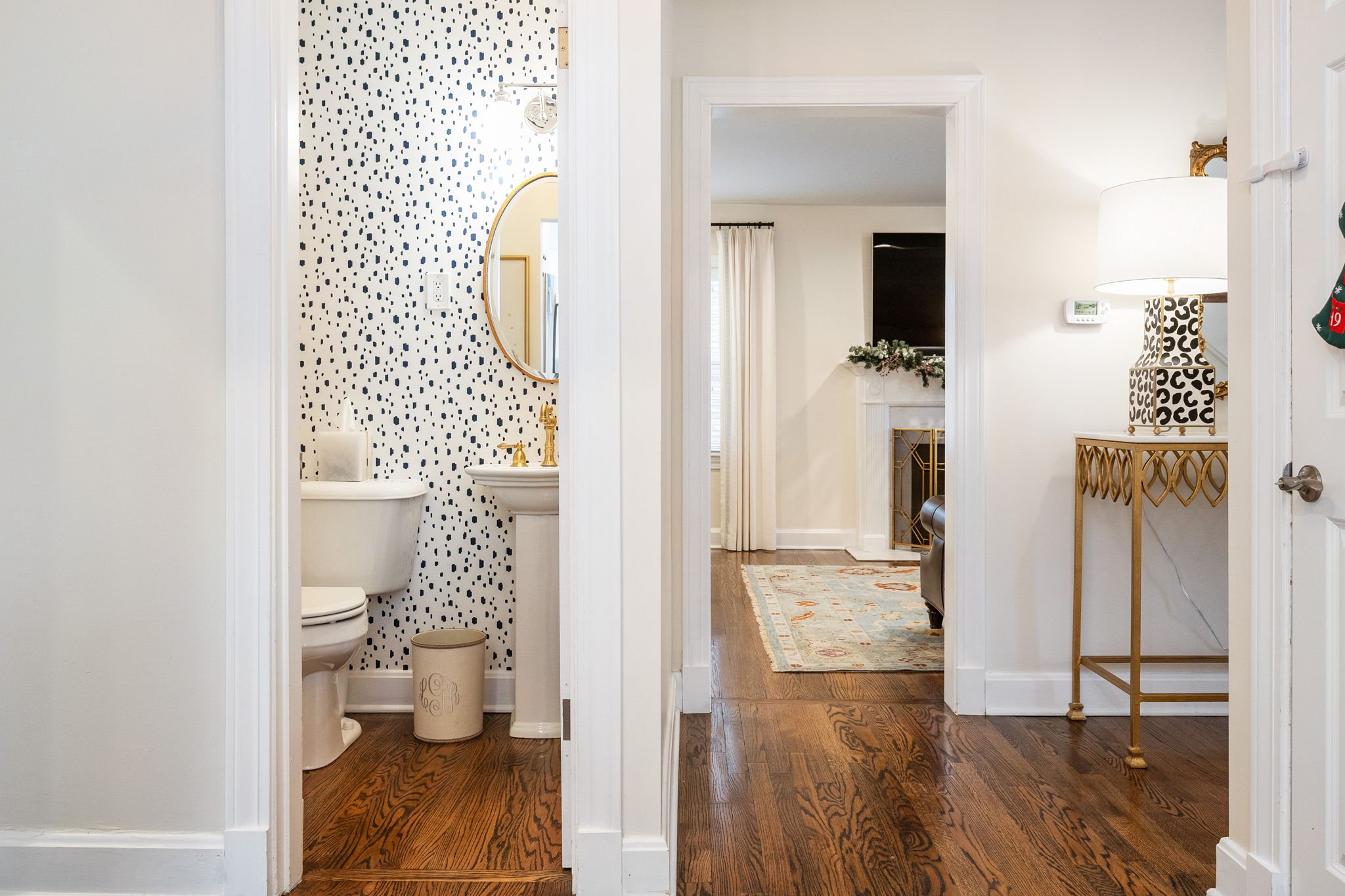 It's the little things.

 #greystone  #greystonegroupky  #renovationproject #reno #bathroomdecor #classicbathroom #itsthelittlethings