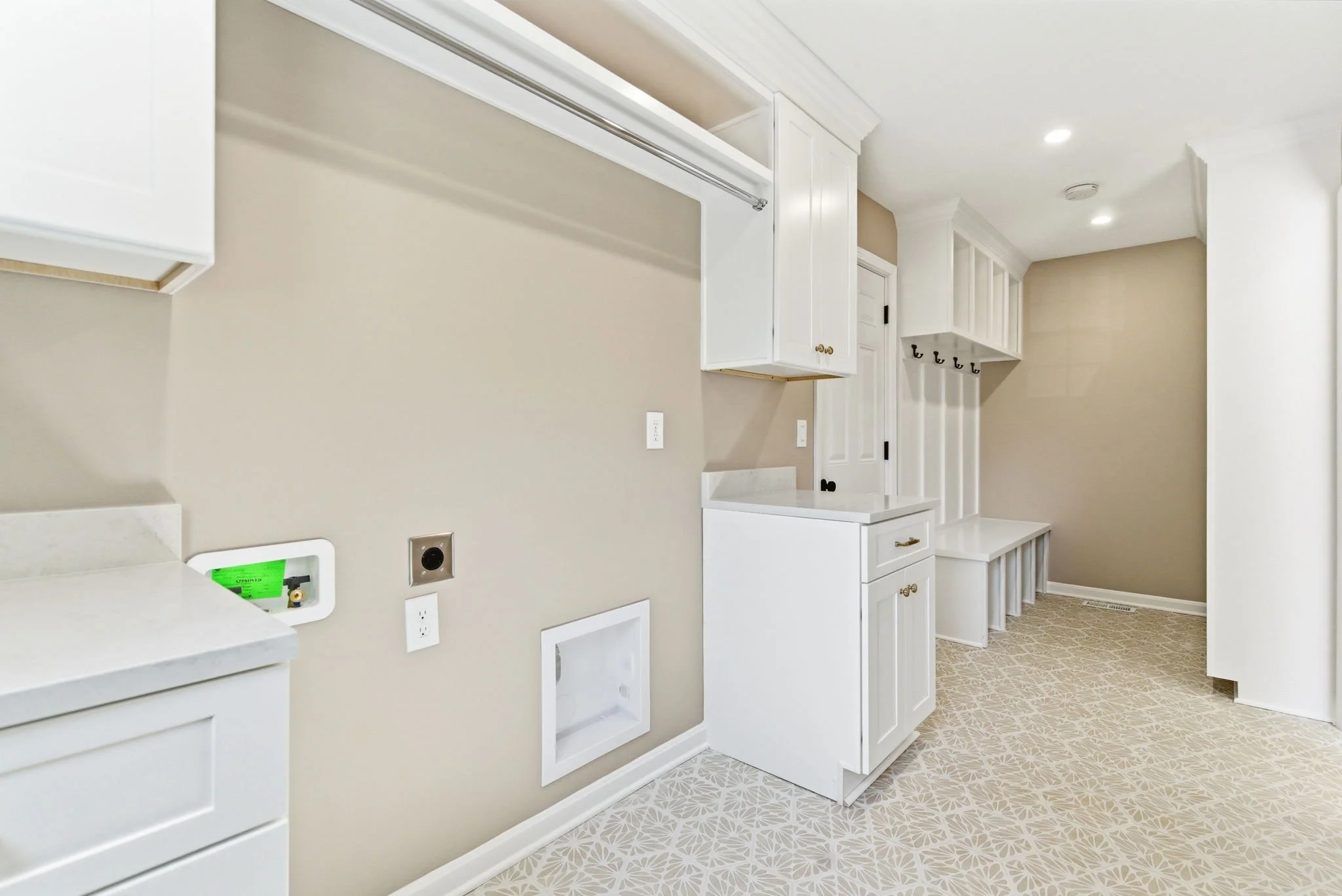 8618 Nottingham Pkwy-29.jpg