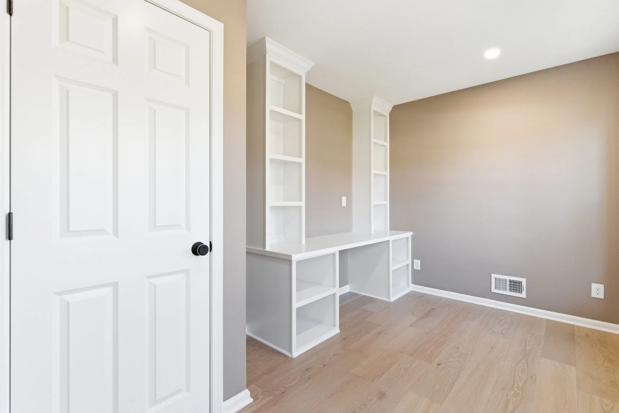 8618 Nottingham Pkwy-08.jpg