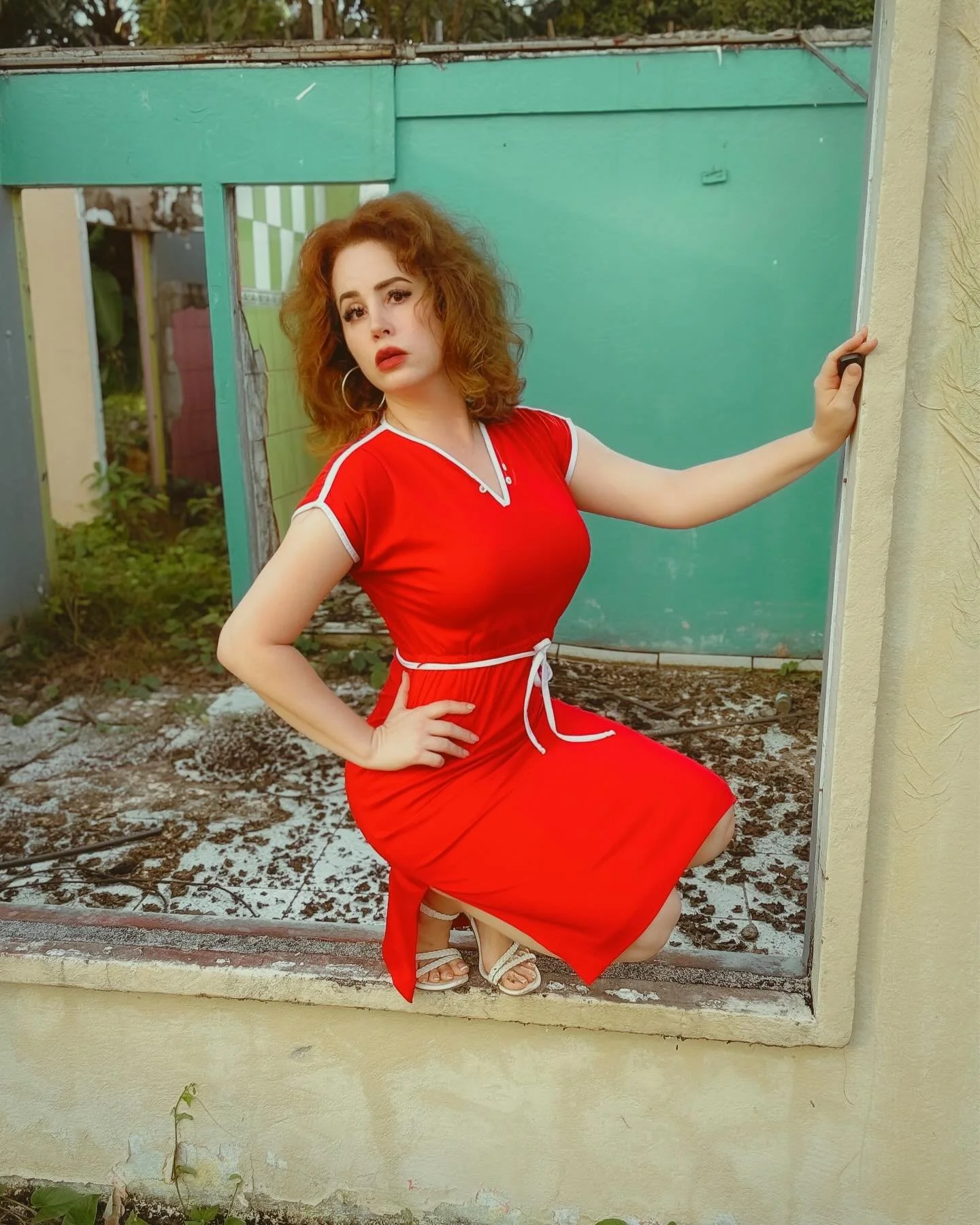 What is one big, brave, powerful step you want to take in your life right now? 
✌🏻🍄🌈
.
.
.
.
.
.
.
.
#costarica🇨🇷 #1970s #vintagedress