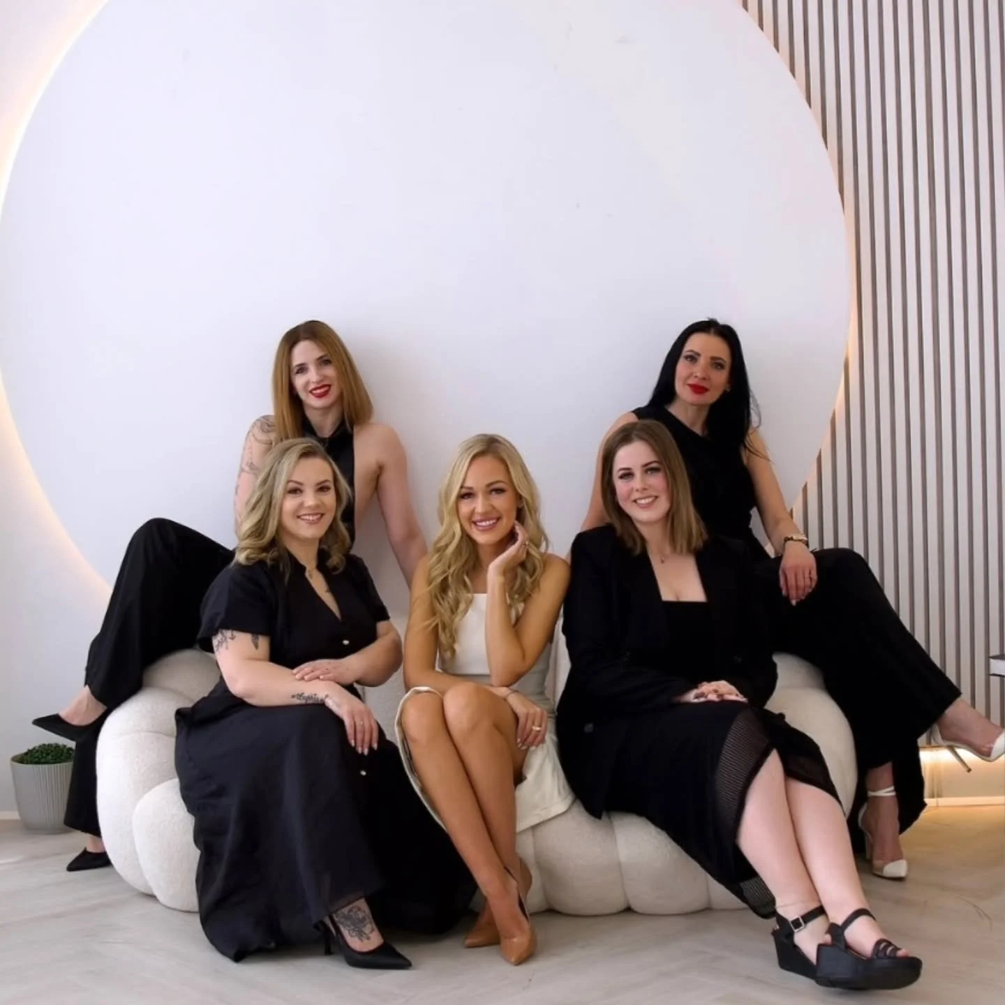 Building a brand takes more than talent. It takes a team.

Loved being part of @nailartistrymelbournesalon nail artistry workshop. A room full of creatives learning, growing, and levelling up together.

This is exactly what the studio is for.
Not jus