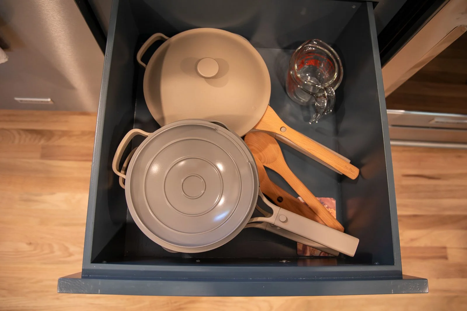 High quality enamel pans that pair perfectly with our gas range. 