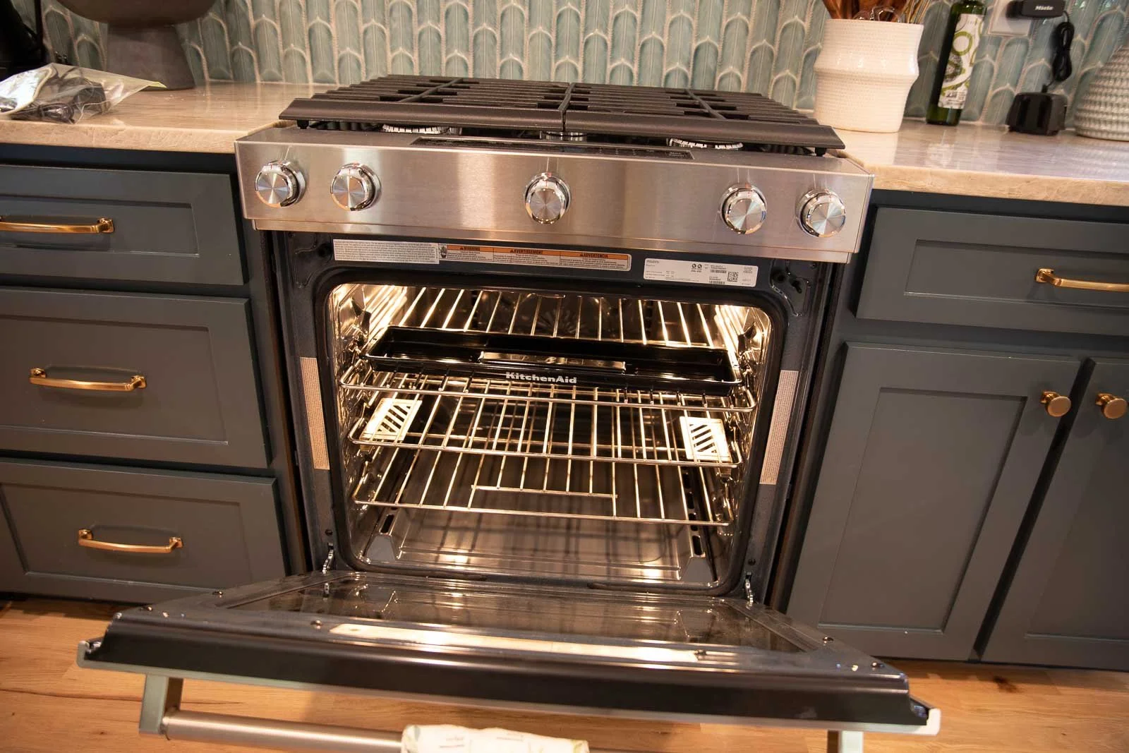 Full size gas oven and range to offer our guests a chef-level cooking experience. Extra pot holders and an array of utensils are available for your use while you are staying with us. 
