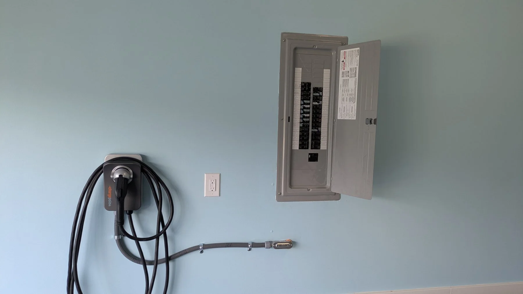 WHY YOUR LEVEL 2 EV CHARGER SHOULD BE HARDWIRED RATHER THAN PLUGGED INTO AN OUTLET IN OAK ISLAND NC