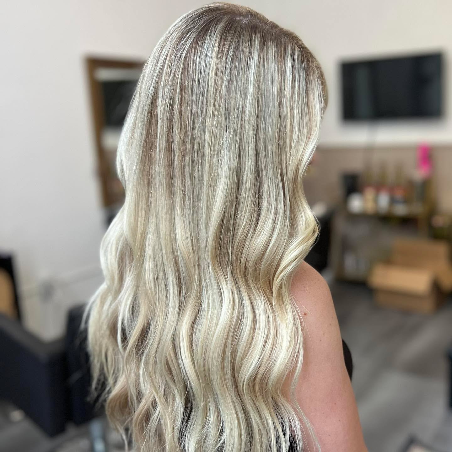 Beautiful, natural dimension to take this heavy highlight to lived in color with longevity using @davinescolor