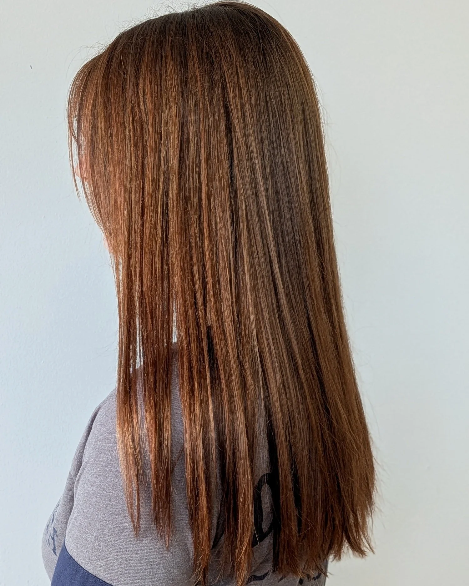 Fun transformations mean spring is almost here 😍 

Now is the time to book your spring appointments, slots are booking fast! 

For the stylists 💕
Used all @davinescolor The Present Time
Rooted with 5,33 + 6,3
Filled with 6,34 + 7,44
Mids and ends w