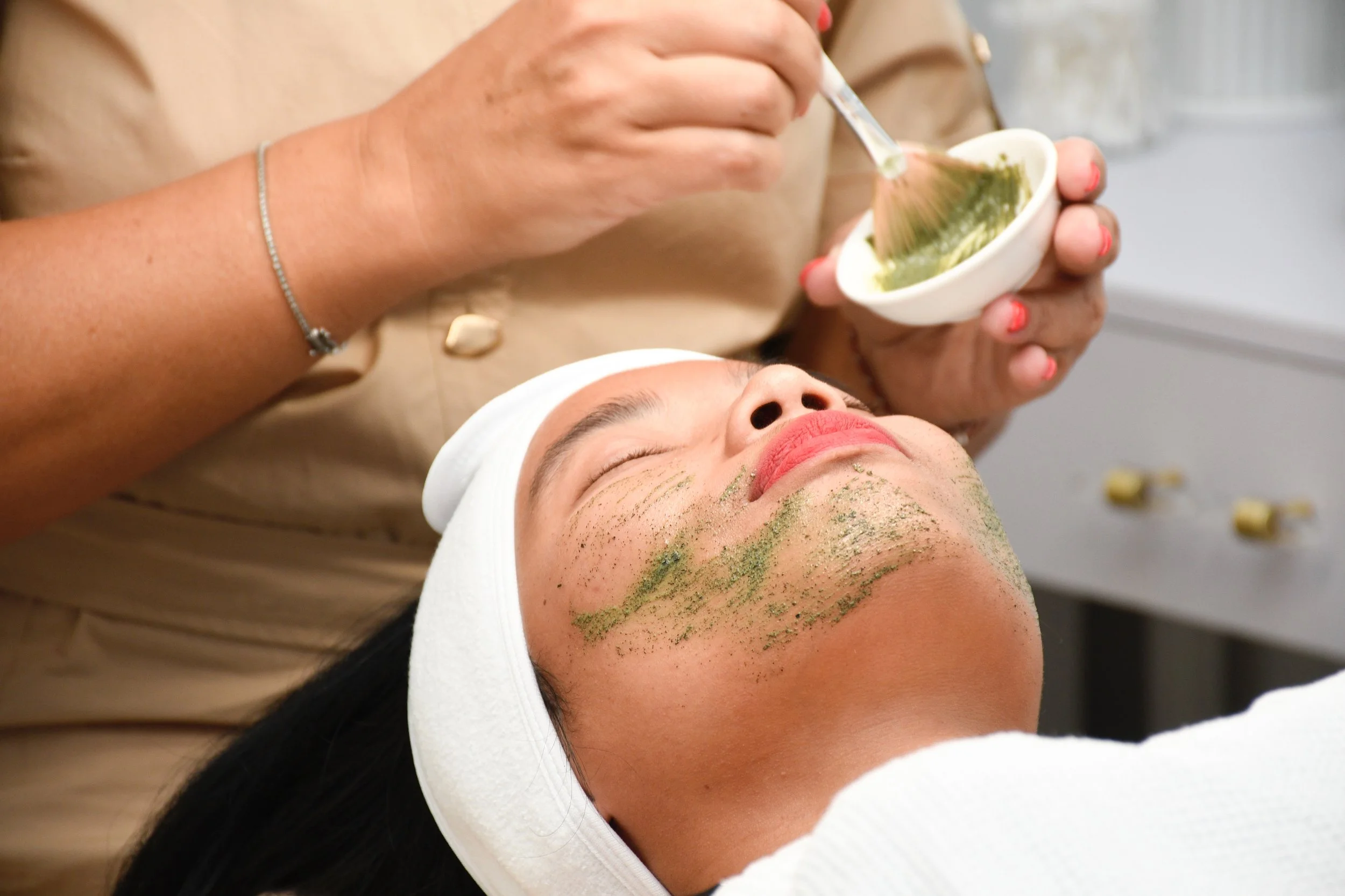 Ilcsi deep cleanse treatment at Mandala Skin by Claudia for healthy glow in Moreton Bay.