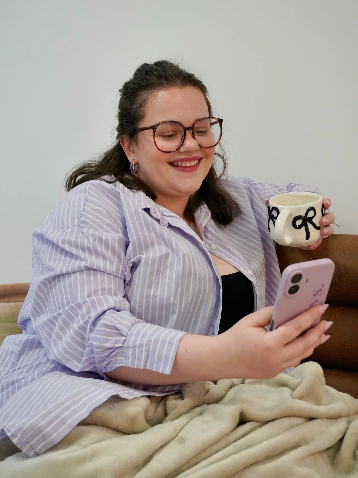 Social media shouldn&rsquo;t feel like another full-time job.
And it definitely shouldn&rsquo;t steal the joy out of running your business🙌🏻

I don&rsquo;t believe in pushing yourself to post constantly, forcing ideas that don&rsquo;t feel like you