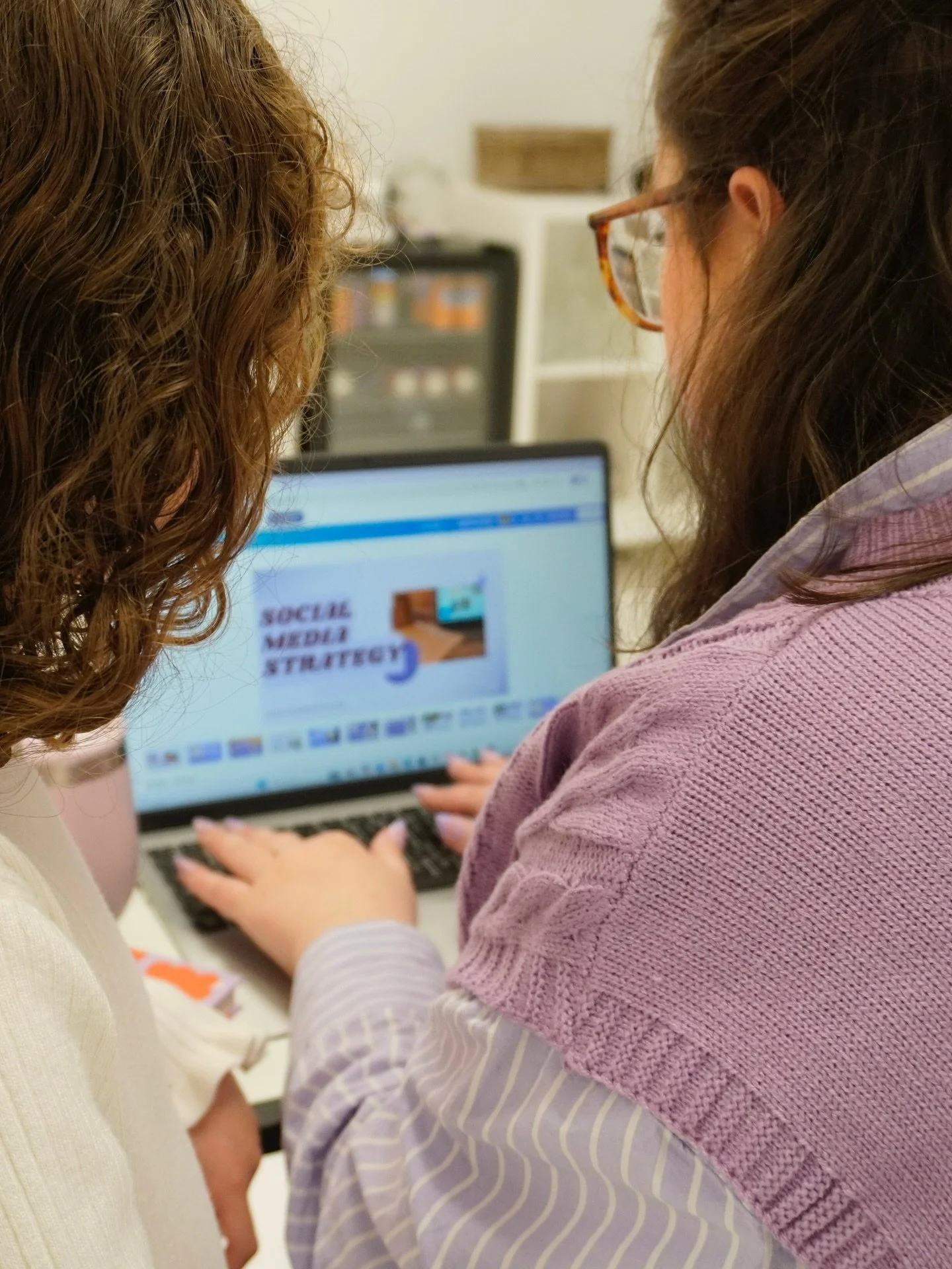 This is usually what a social media strategy looks like with me - sat with a business owner, chatting through their ideas, their goals, and what&rsquo;s actually happening behind the scenes💜

Before I create anything, I send over a questionnaire and