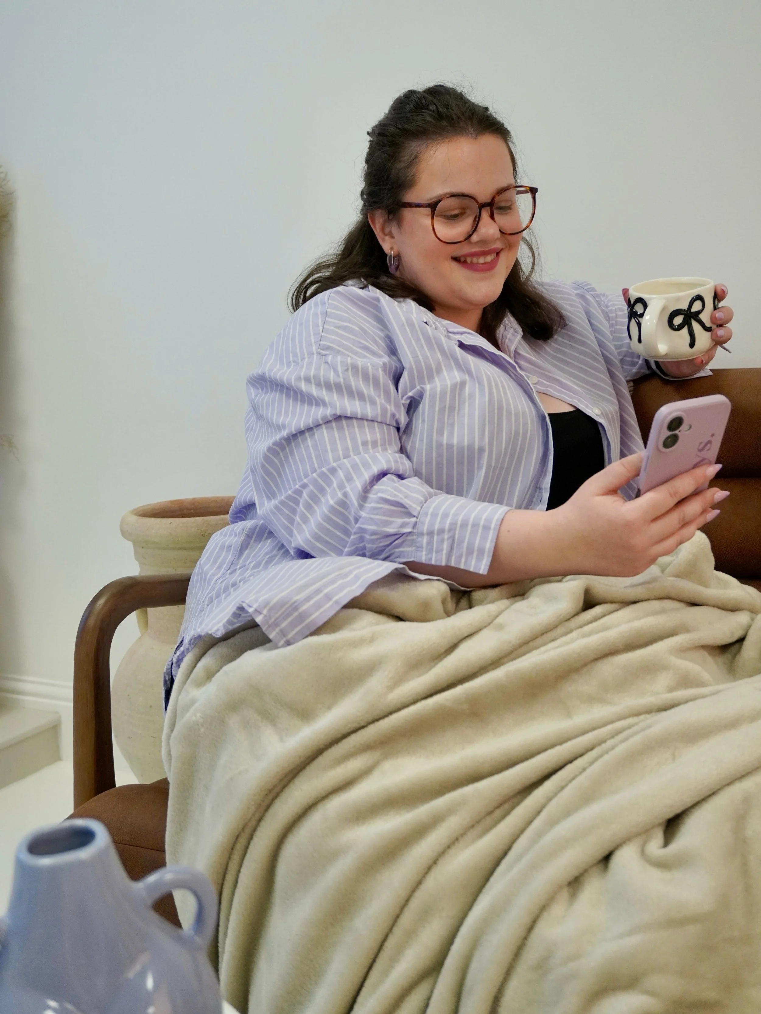 I was chatting to another business owner recently and we both said the same thing: running the business is one job and talking about the business online is another😂

And I think that&rsquo;s why so many people get stuck with marketing.

Not because 