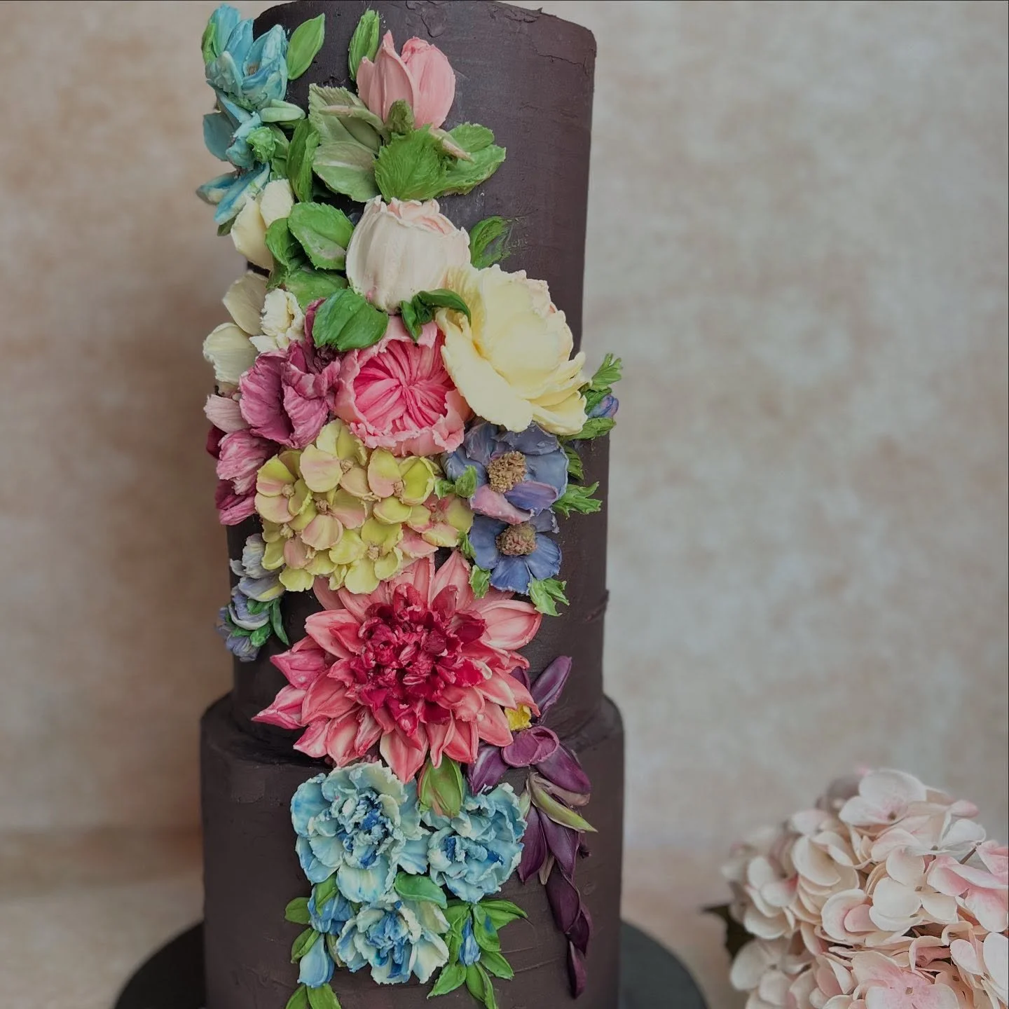 Have you thought about having a black wedding cake? I have several orders for black wedding cakes coming up, they&rsquo;re an unconventional but beautiful choice for autumn or winter weddings, or if your flowers have a Dutch masters vibe. 

My cakes 