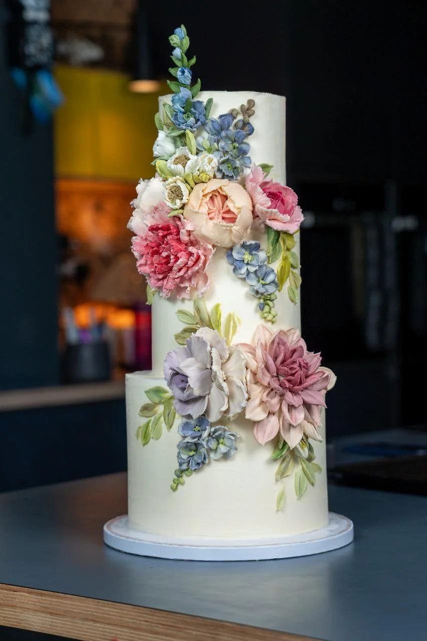 @everyone Welcome to all our new members and students who are already signed up for the new Floral Cake Revolution Pathway. So excited to be putting the final touches to this game changing route to palette knife success!! 

Comment Pathway to be part