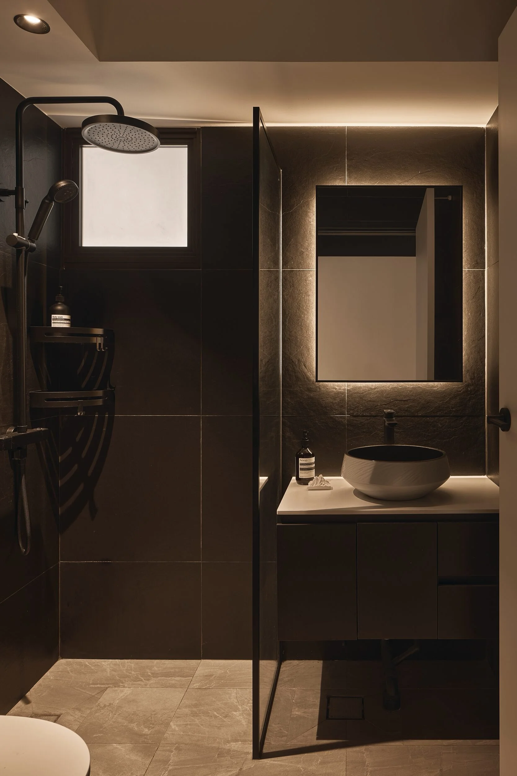 toilet  01.jpg
