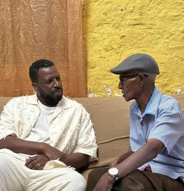 Dino d’ Santiago, Os Tubarões e Histórias de Cabo Verde em Palco