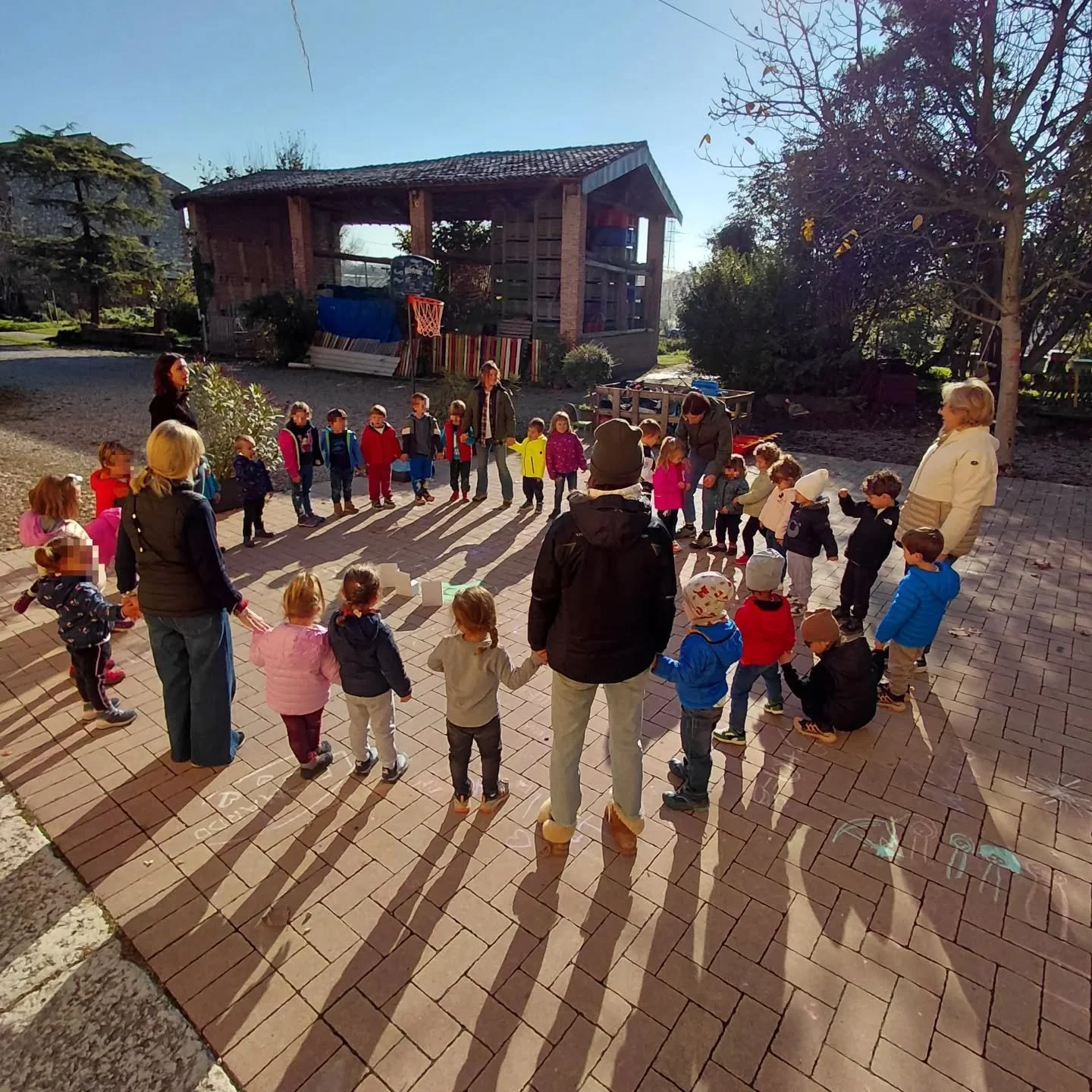 🍂
"Tenete stretti, stretti negli occhi i colori che abbiamo incontrato oggi nel nostro cammino in Fattoria.
Portateli a scuola perch&eacute; diventino nuovamente un racconto di quanto osservato oggi assieme."

Prima tappa del percorso dida