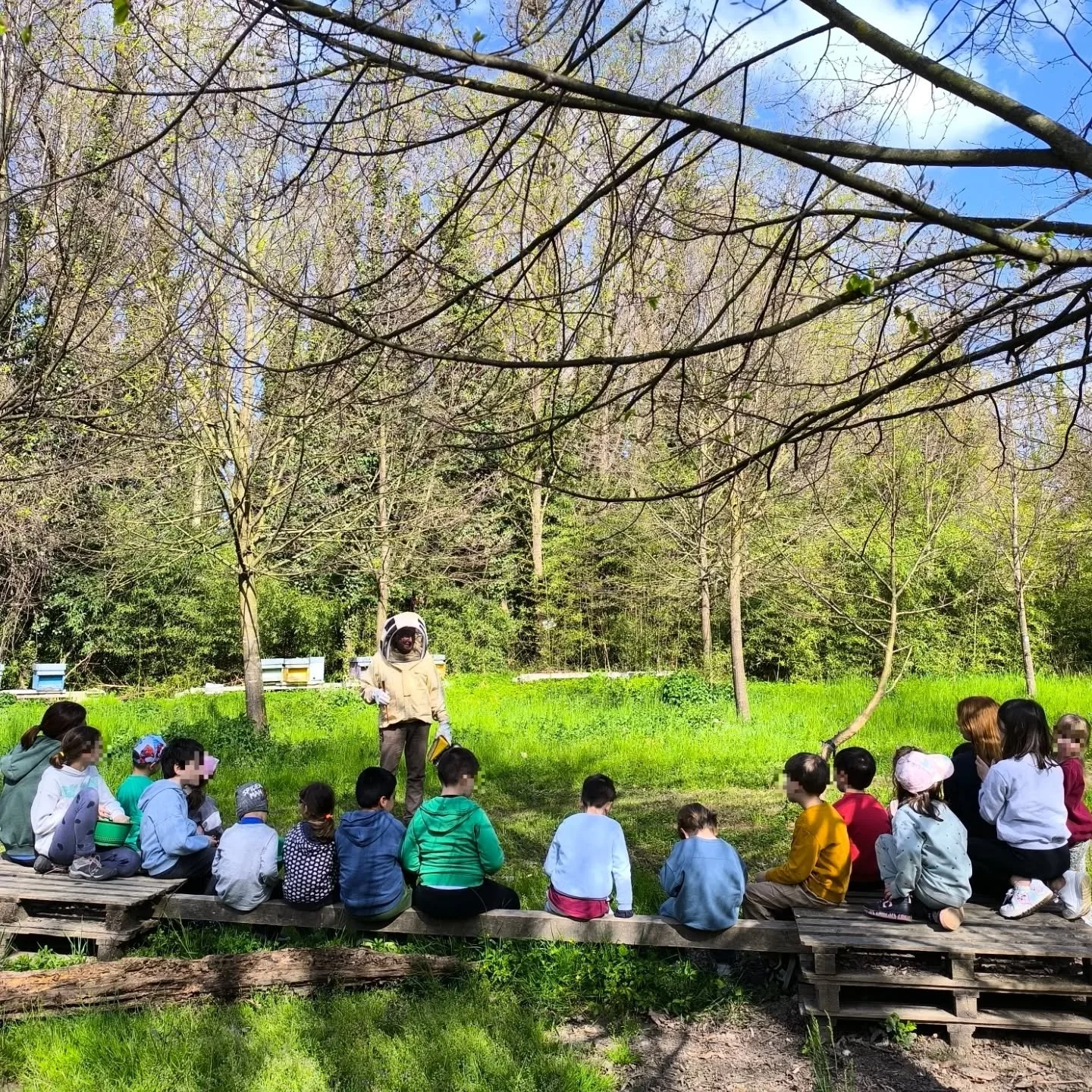 🌻
Ogni giornata in Fattoria con i bambini &egrave; un racconto lungo quanto una giornata assieme a loro.

Come ogni storia, &egrave; un racconto fatto di immagini e parole.

Le parole sono le nostre, quelle di noi "grandi": il racconto del