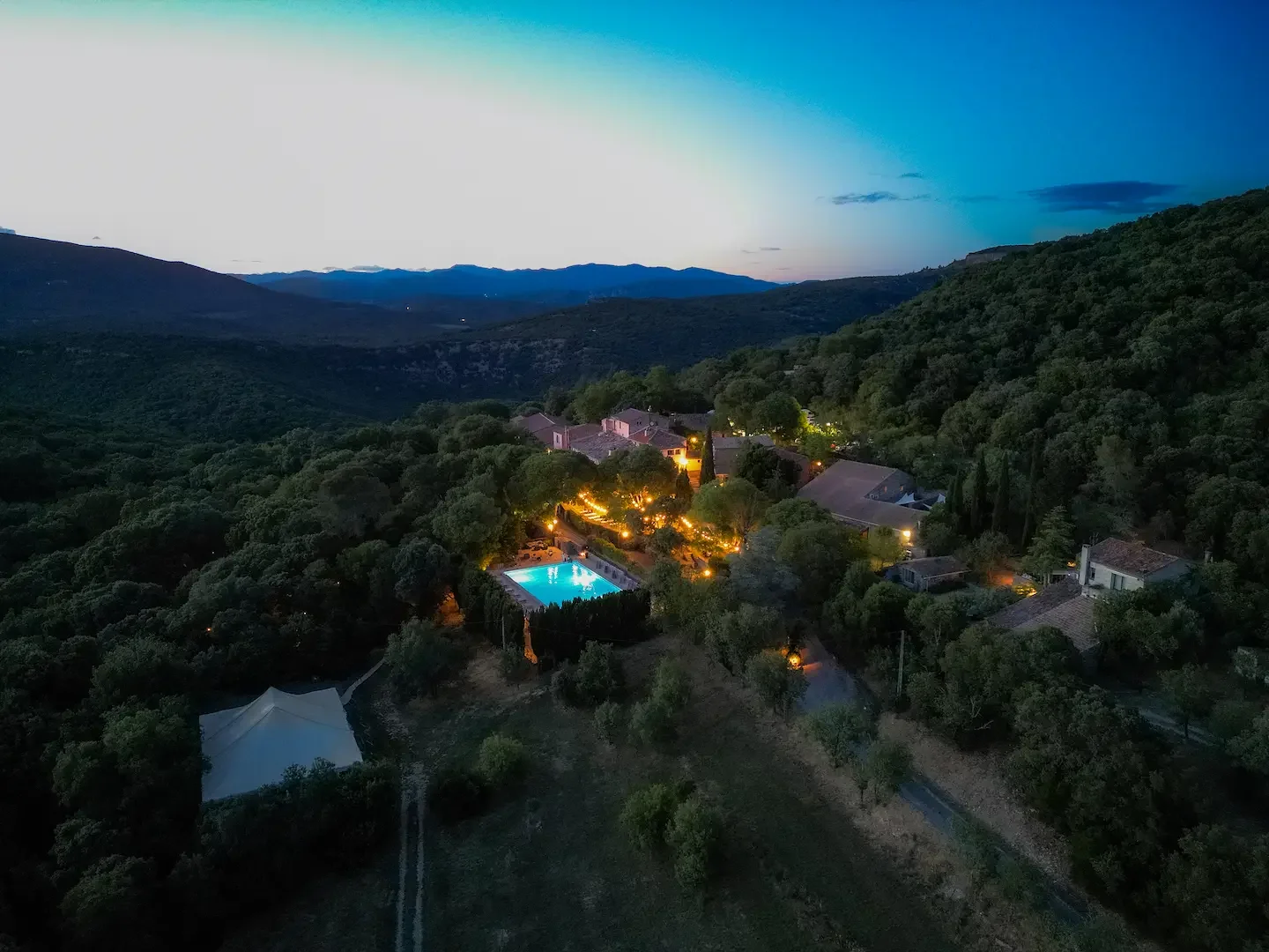 Photo drone du Hameau de l'étoile, dans les Cévennes.