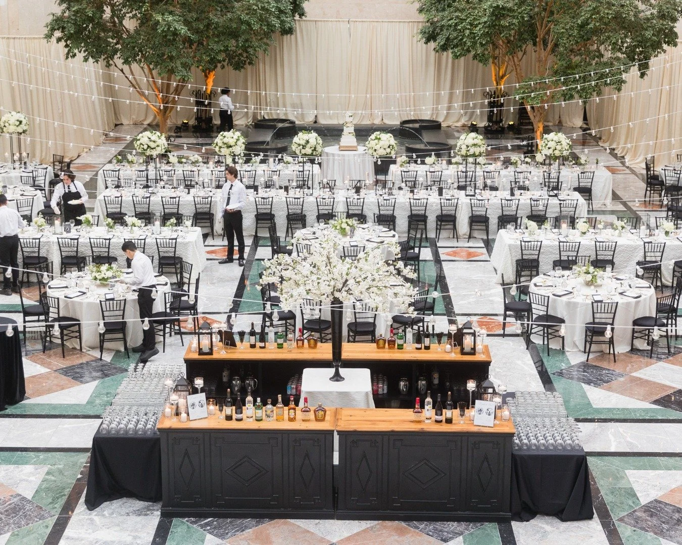 Nothing compares to seeing your reception come to life, especially when it's full of love. 🥂🤍

Planning: @hallandwebb
Videography: @nebofilms_
Photography: @kristinbyrumphotography
Catering &amp; Bar: @bestimpressionscaterers
Florals: @lilygreenthu
