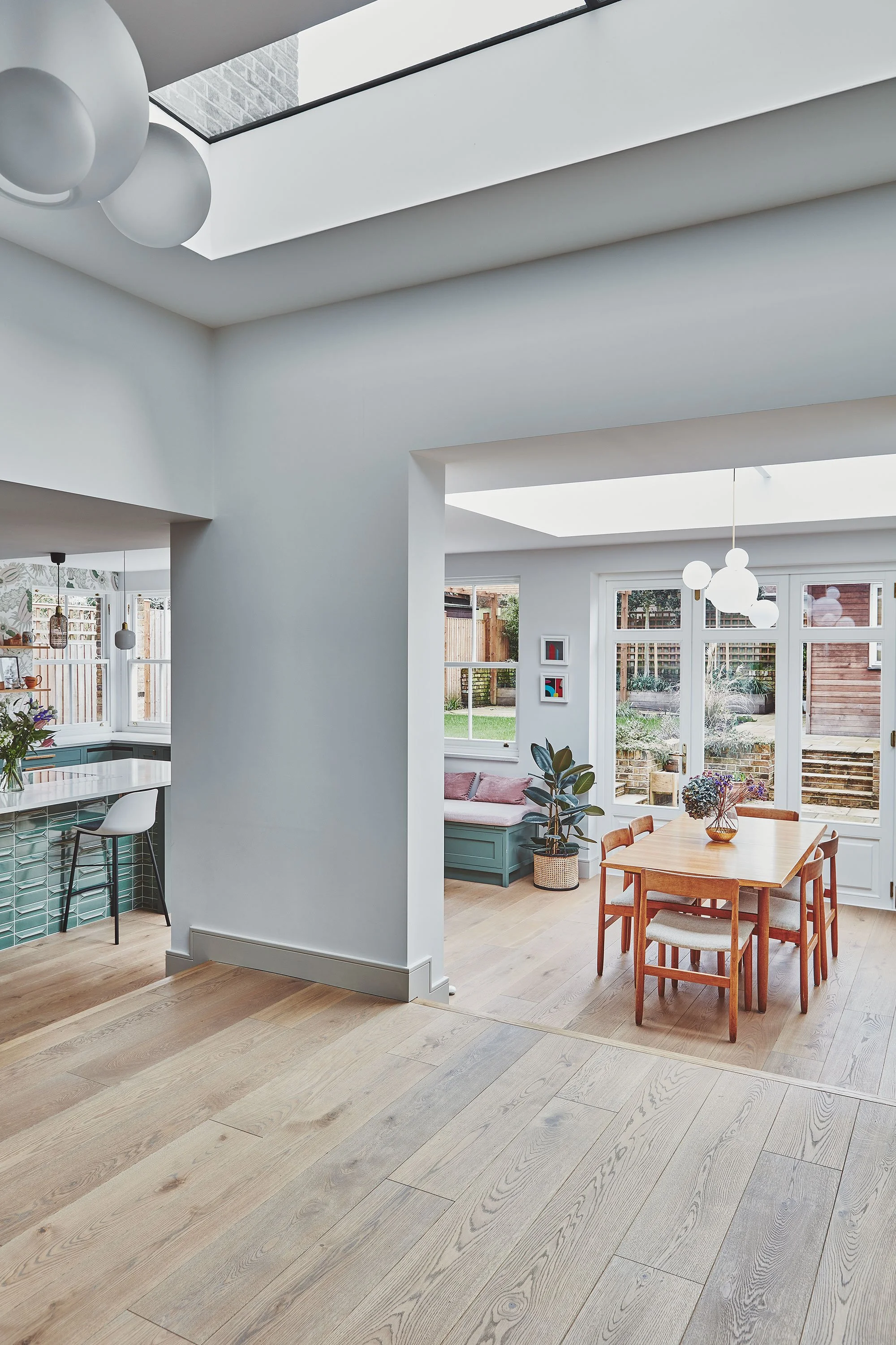 FRONT_ROOM_027.jpg