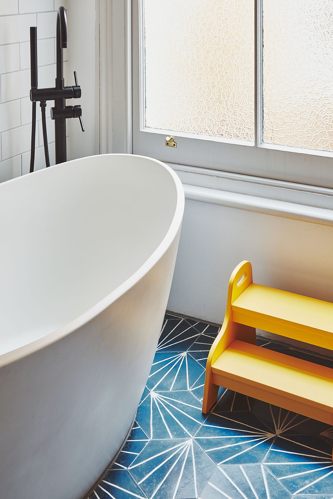 UPSTAIRS_BATHROOM_005.jpg
