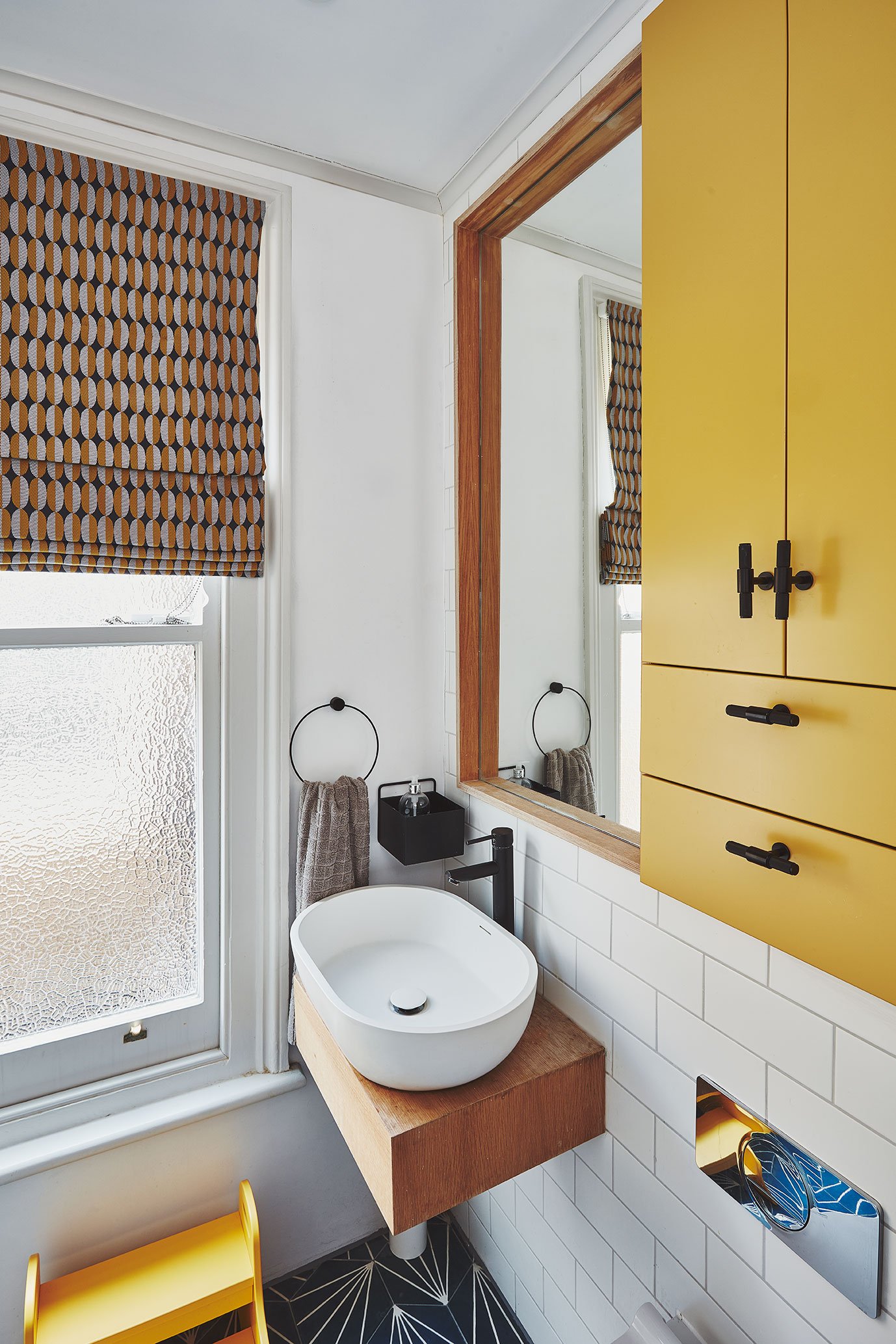 UPSTAIRS_BATHROOM_008.jpg