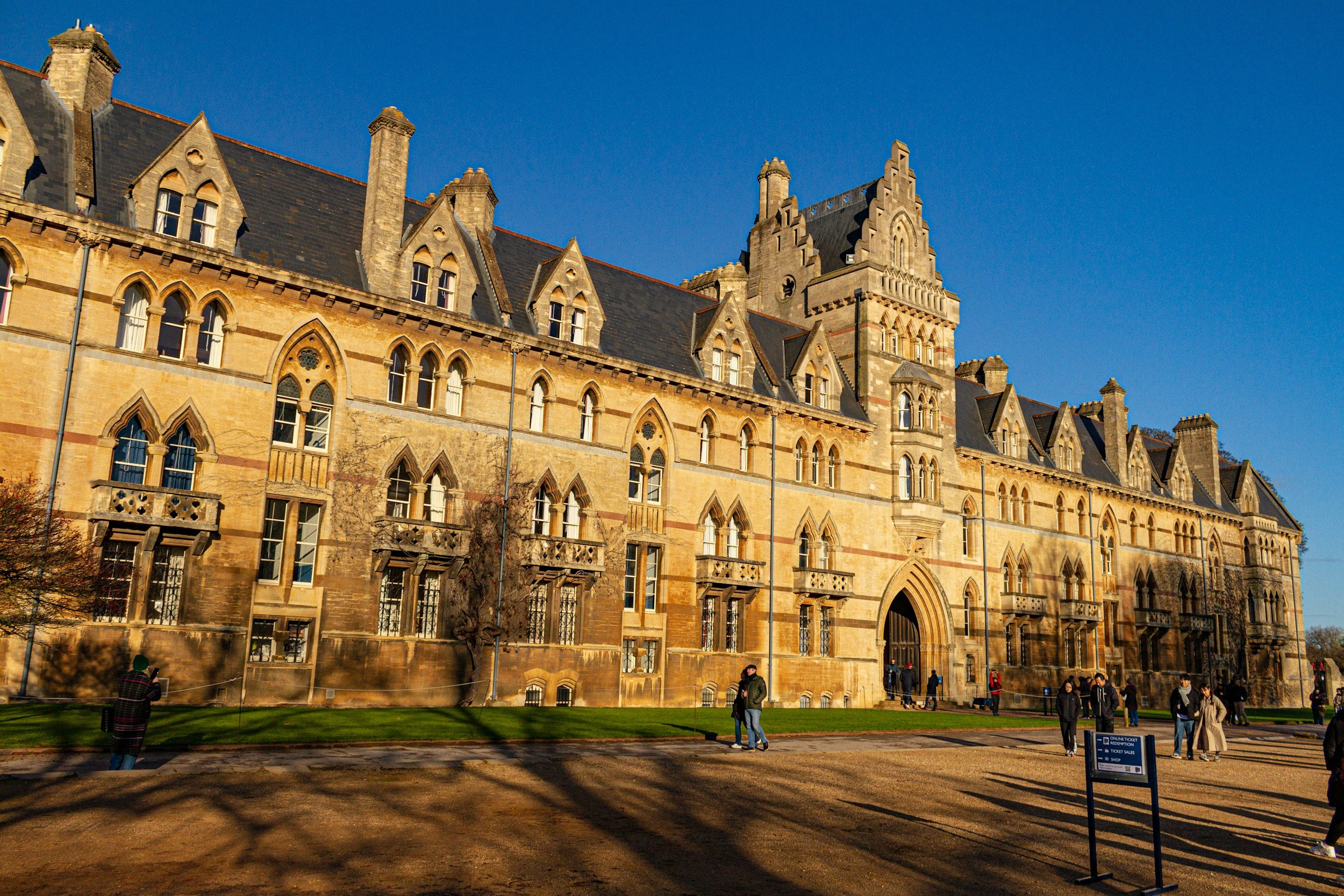 How to Get into Oxford Medicine: Requirements, UCAT & Personal Statement Tips