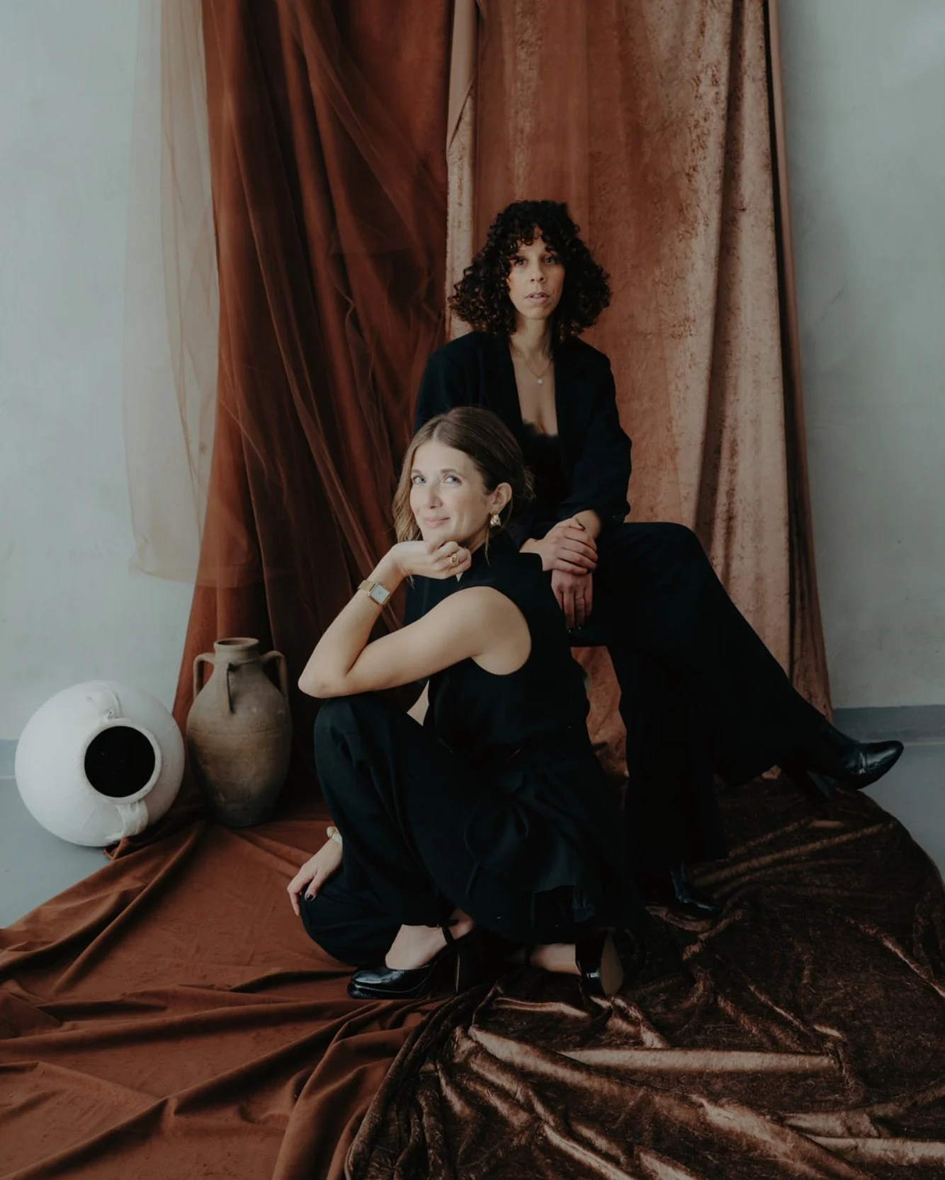 Notre team, Votre vision. 

Maison Bazar est le fruit de l&rsquo;imagination et de l&rsquo;expertise de Pauline, Floral Designer, fondatrice de @botaniquebazar &amp; Maison Bazar. 
Elle est co-dirig&eacute;e par Pauline, Wedding Planner &amp; Designe