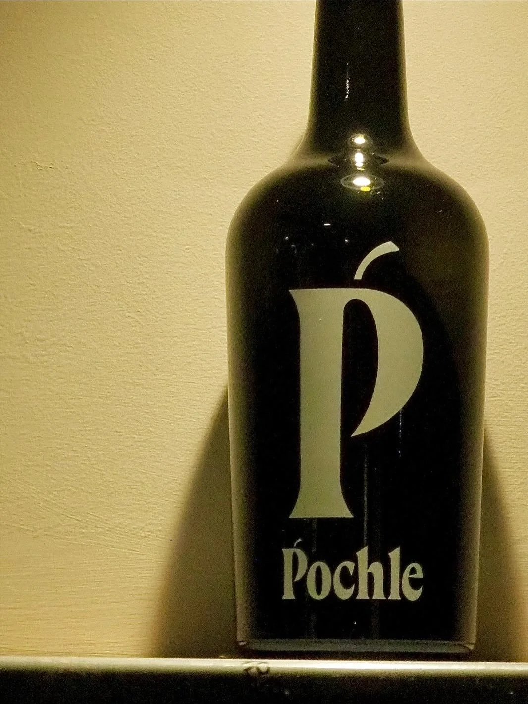 As well as housing our very own Pochle, we pride ourselves on our strong selection of eau de vies, sakes, mezcals and more. Come along and try something new! You might find your next favourite drink&hellip;

#fyp #follyspiritlabs #edinburghbars #edin