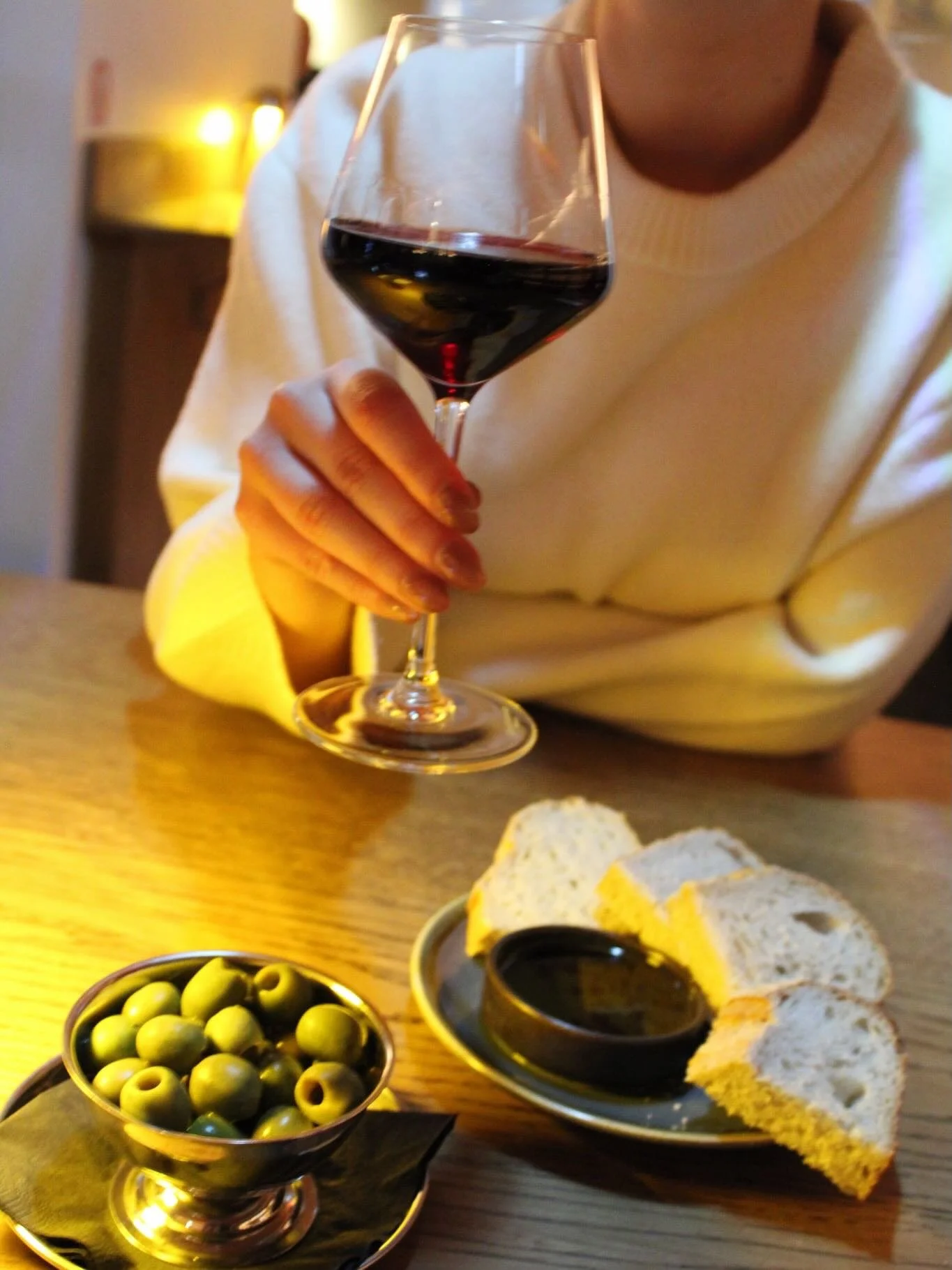 There are worse tables to be sat at&hellip;cheers! 🍸🍷

#fyp #follyspiritlabs #edinburghbars #edinburgh #microdistillery #eaudevie #edinburghnewtown #pochle #edinburghwine