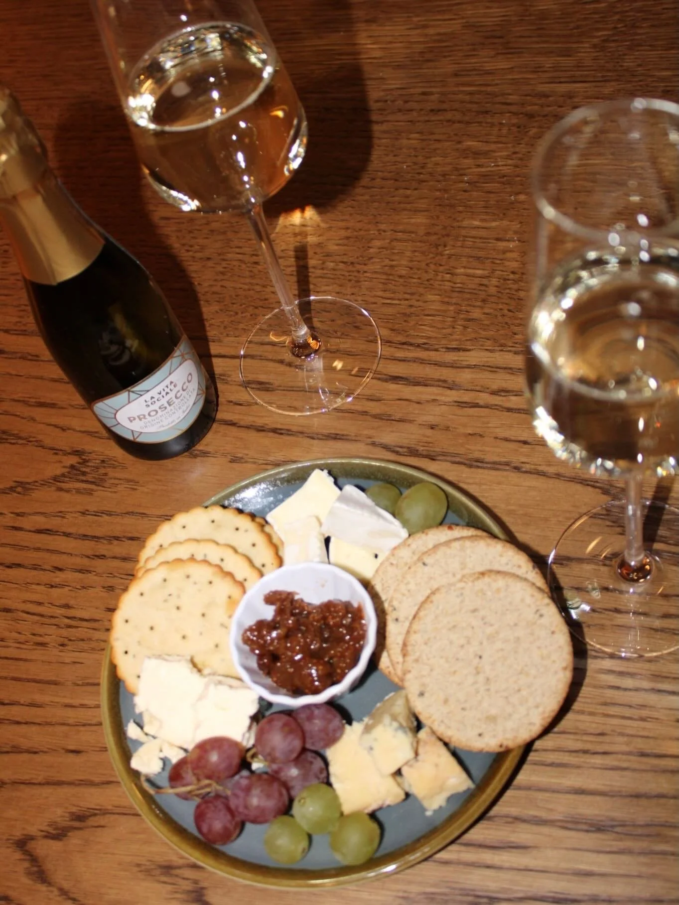 Considering how close we are to Edinburgh Playhouse Theatre, we felt it suitable to say happy World Theatre Day and share a special we have on - perfect pre or post show&hellip; 

For &pound;20, we are serving two glasses of prosecco alongside a smal