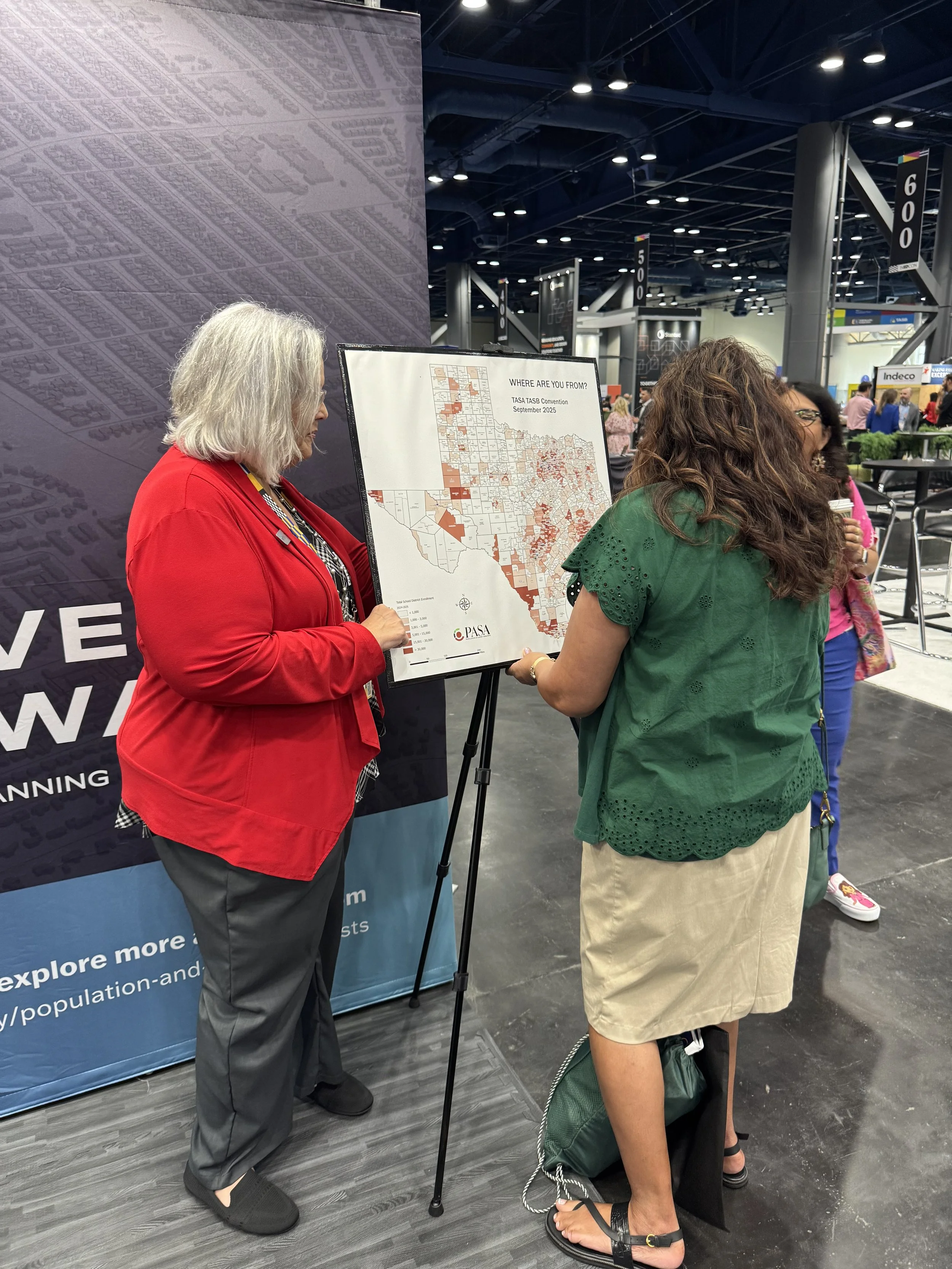 SC and attendees at booth 2.jpg