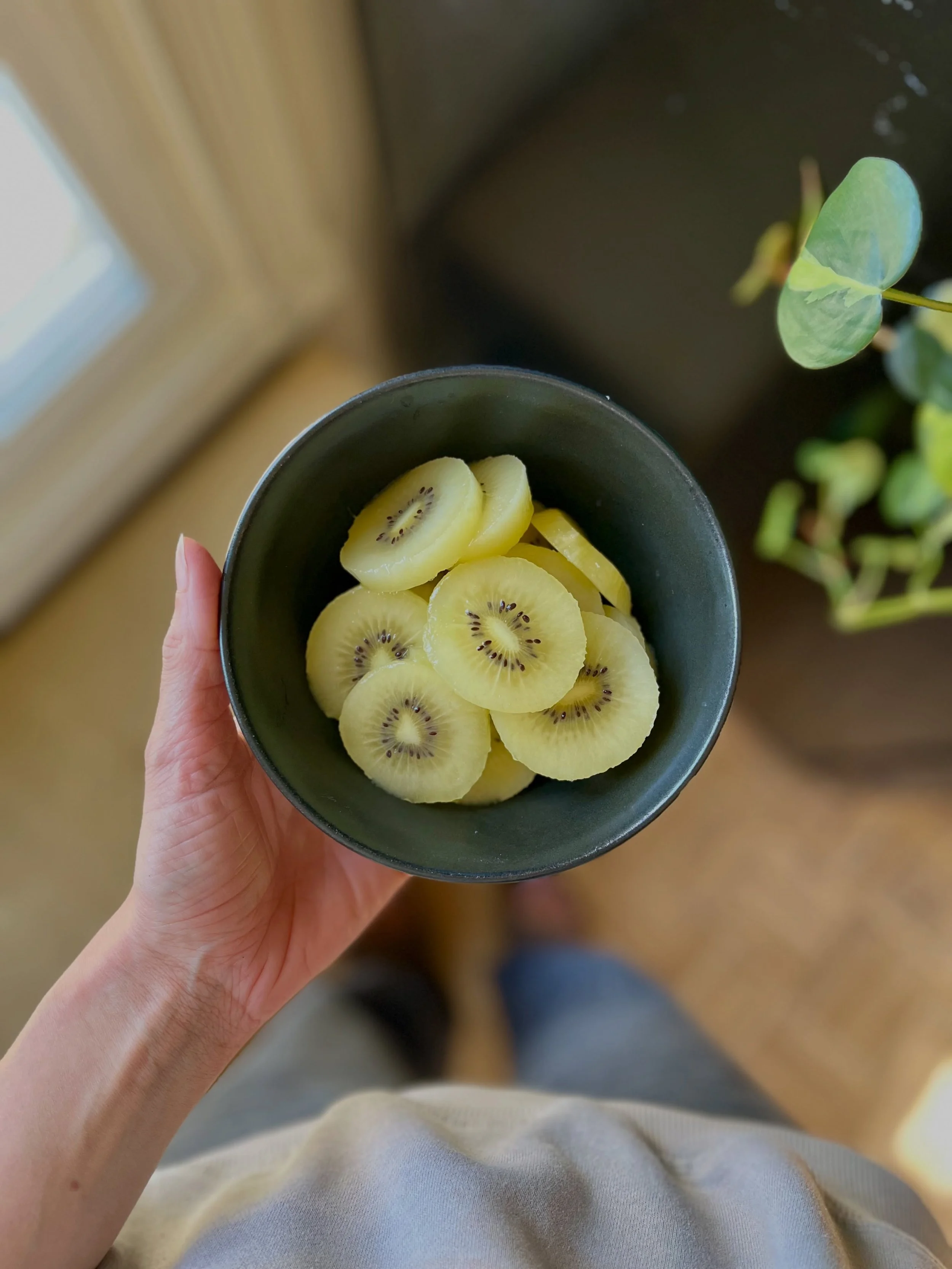 Big fan of gold kiwi!! And they look so cute in this bowl 🥹
