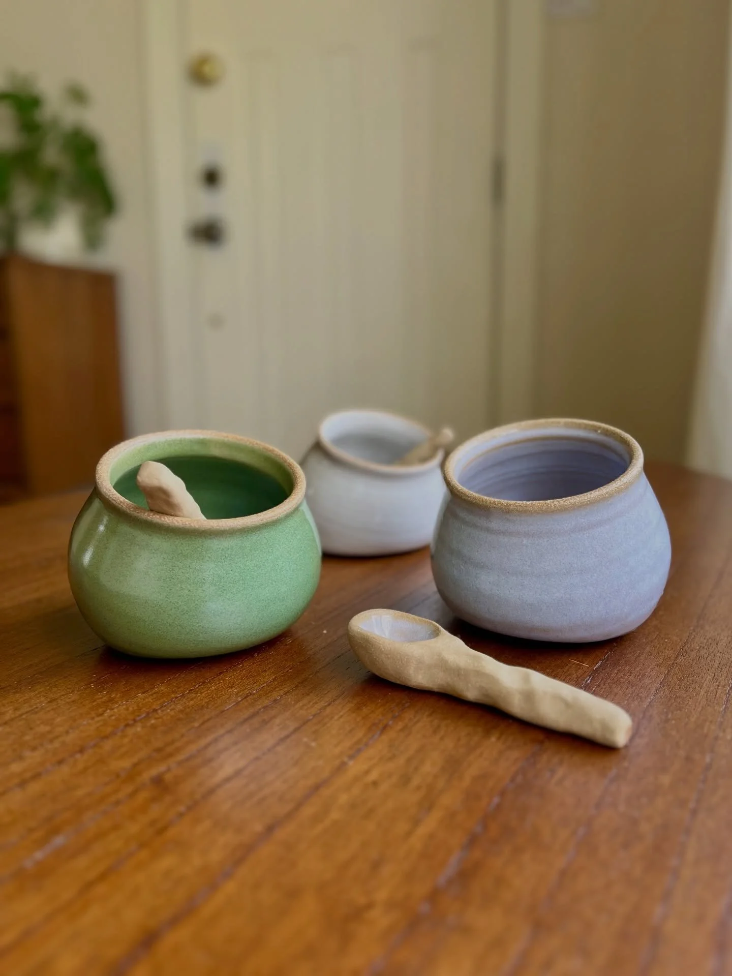 Squealing over these salt pigs! their little spoons!! 

These three are headed to @fourlemonsart but I will definitely be making more for upcoming markets.