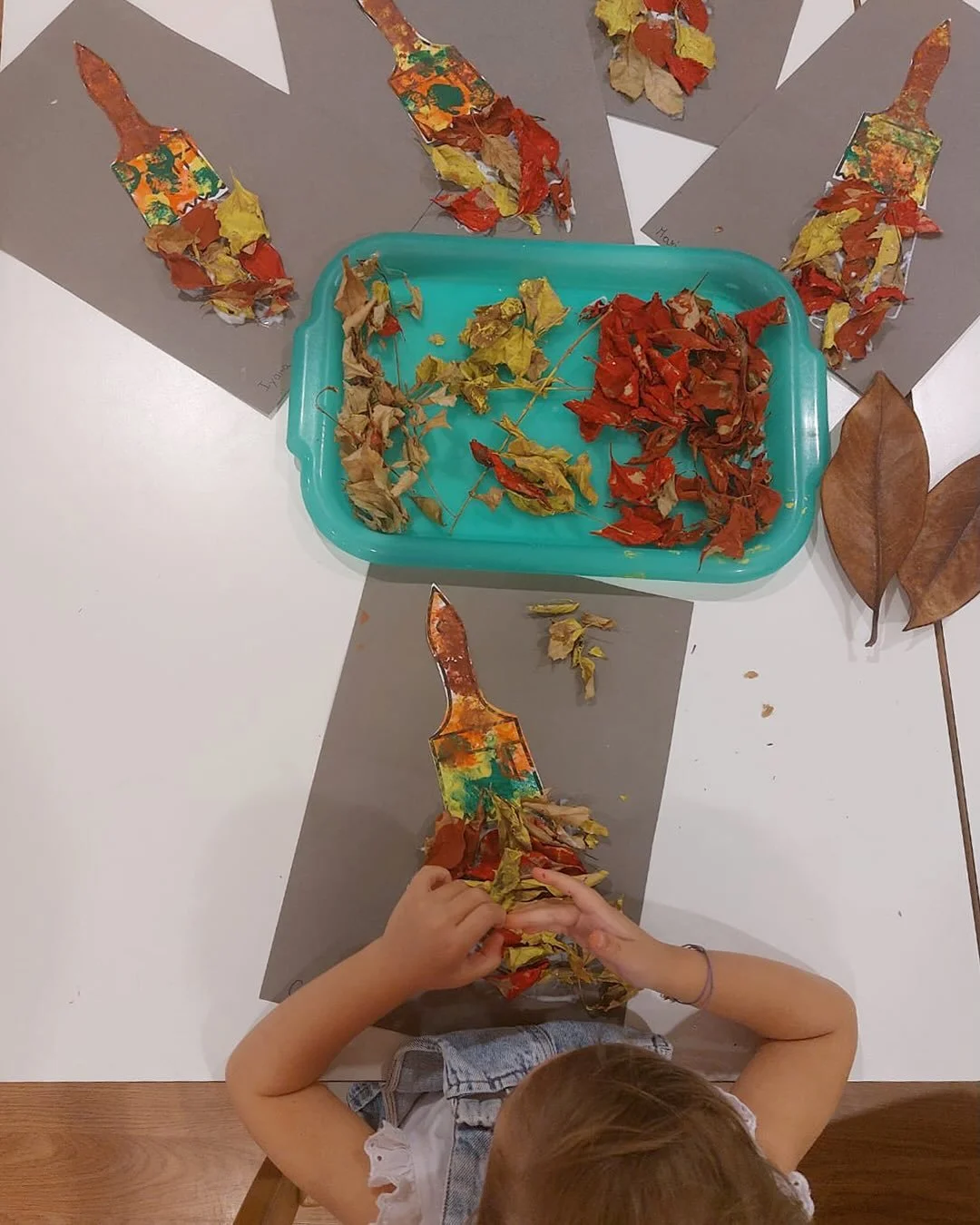 This week, we&rsquo;re discovering Autumn and all the colors that nature brings us during this season!

When children learn about the world they live in, it goes further than just understanding the what, why, how, and when. They are given the chance 