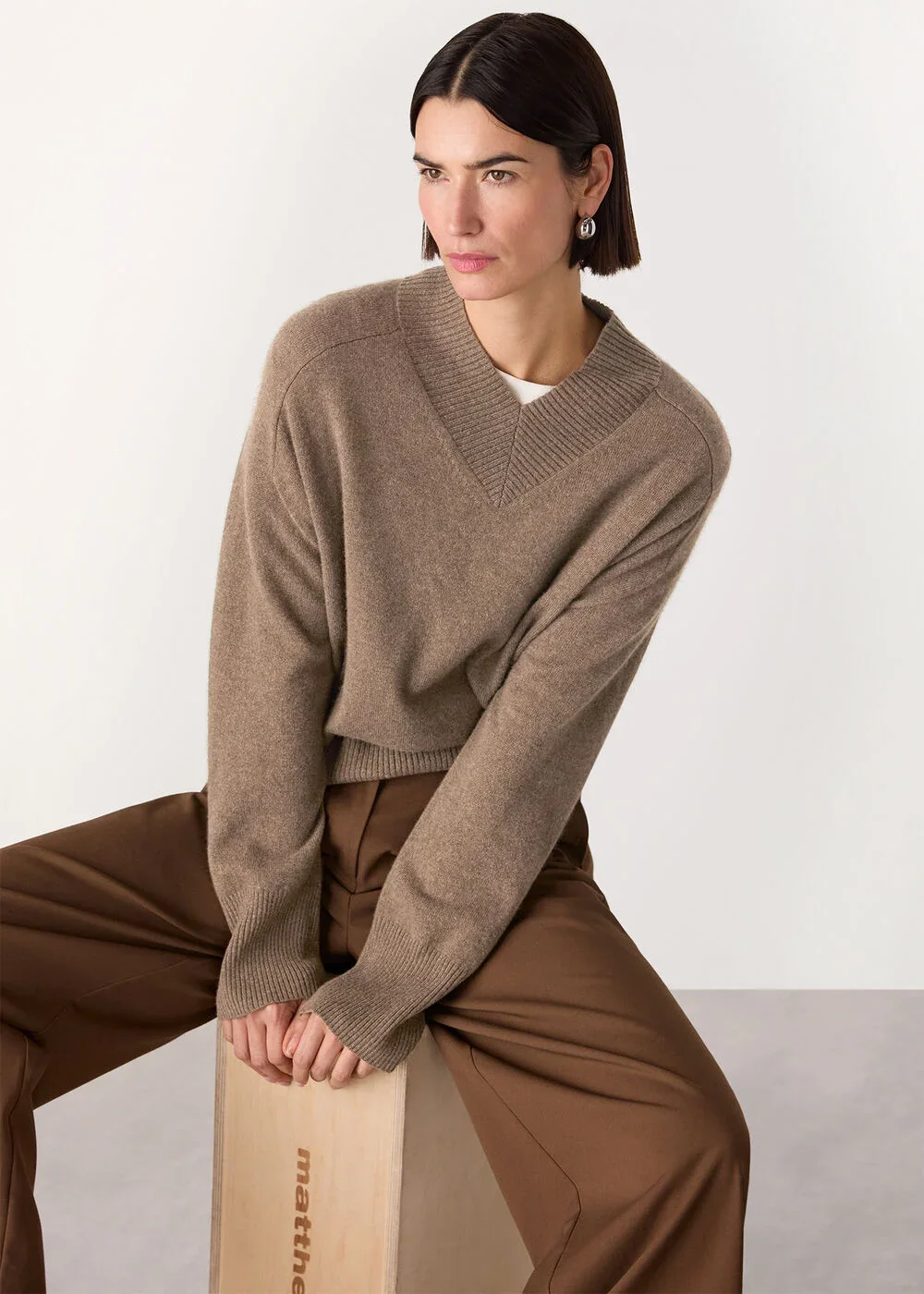 Whistles-cashmere-v-neck-knit-neutral-01.webp