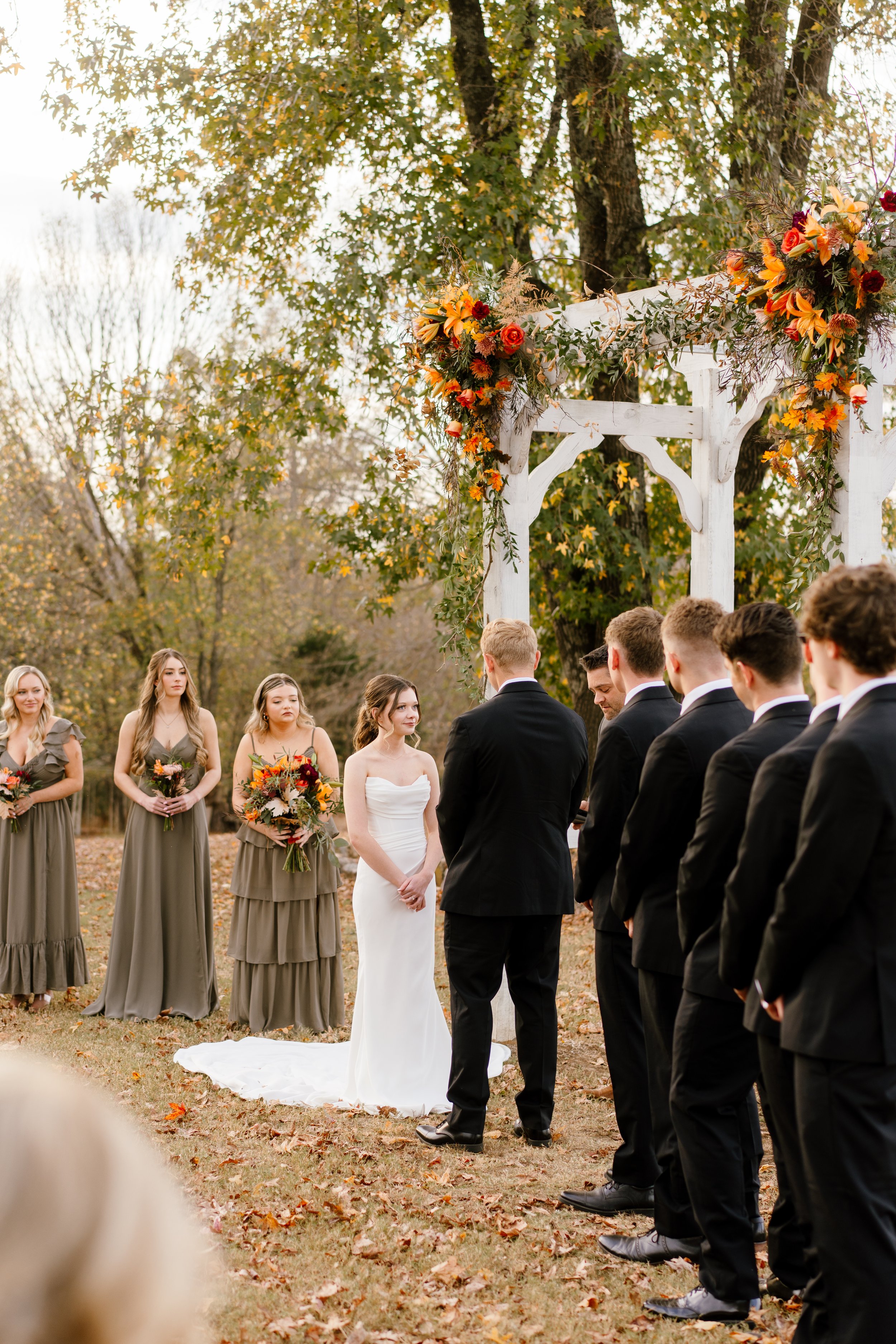 Rustic fall wedding in Arkansas Mountains