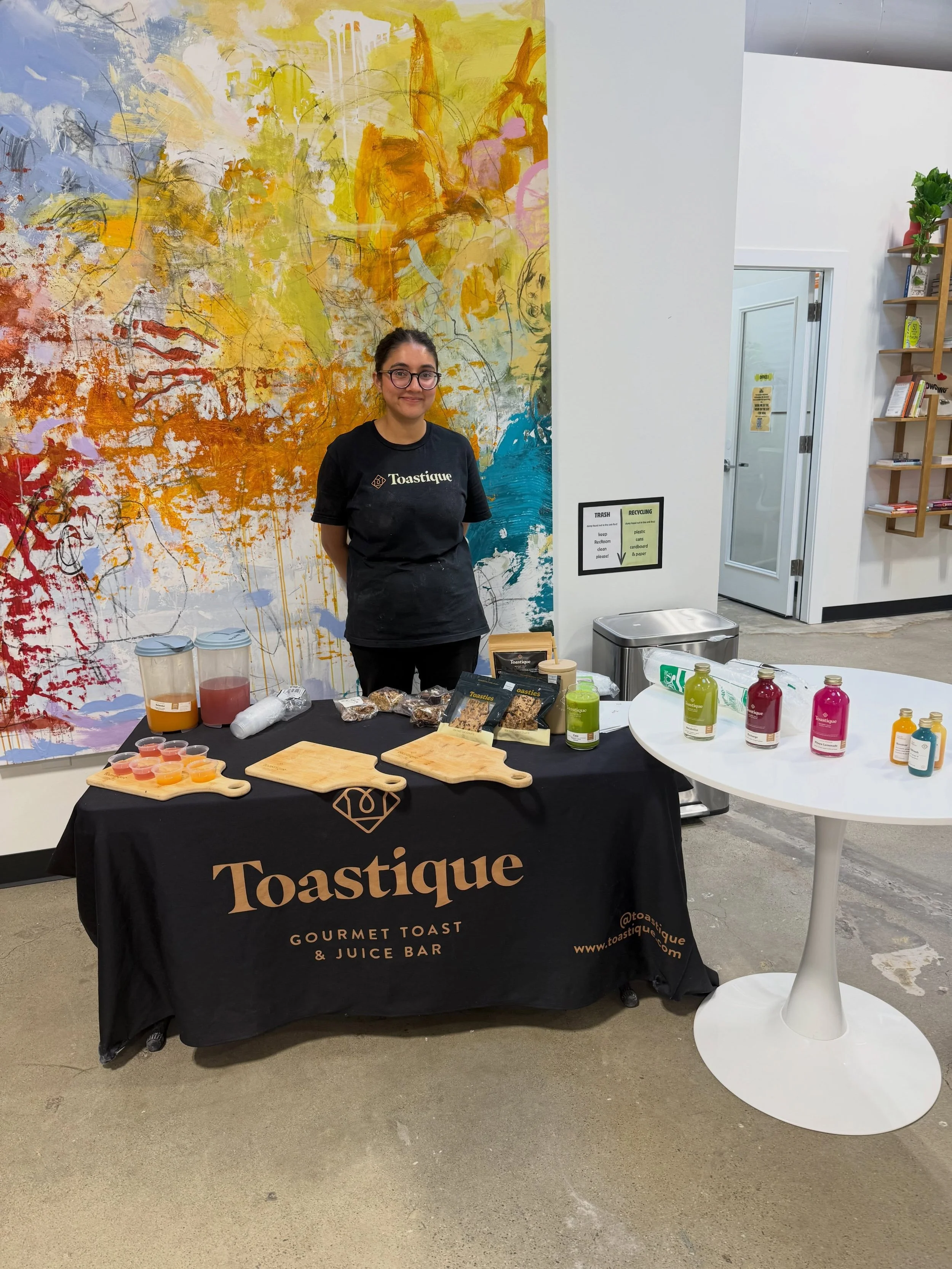OMG @montclairtoastique popped up at our Happy Hour (&amp; a Half) yesterday and now all I want to drink is Recharge and all I want to eat is the Almond Butter Cup and WHY is everything SO DELISH when it&rsquo;s also really healthy? This is magic. 🪄