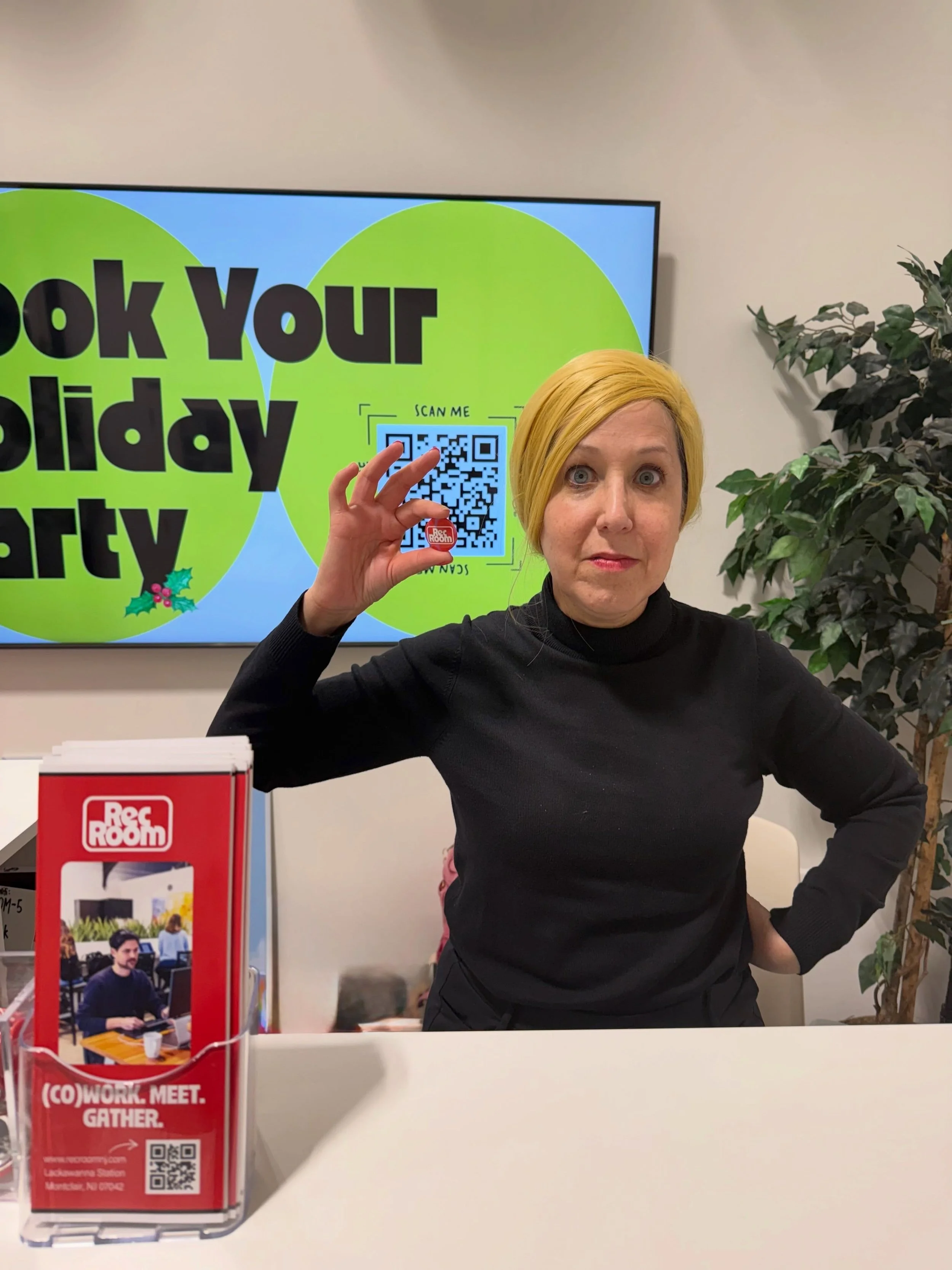 You can see everything when you check into RecRoom today&hellip;.👁️👁️🩸#recroomnj #elizabethholmescostume #montclairnj #happyhalloween