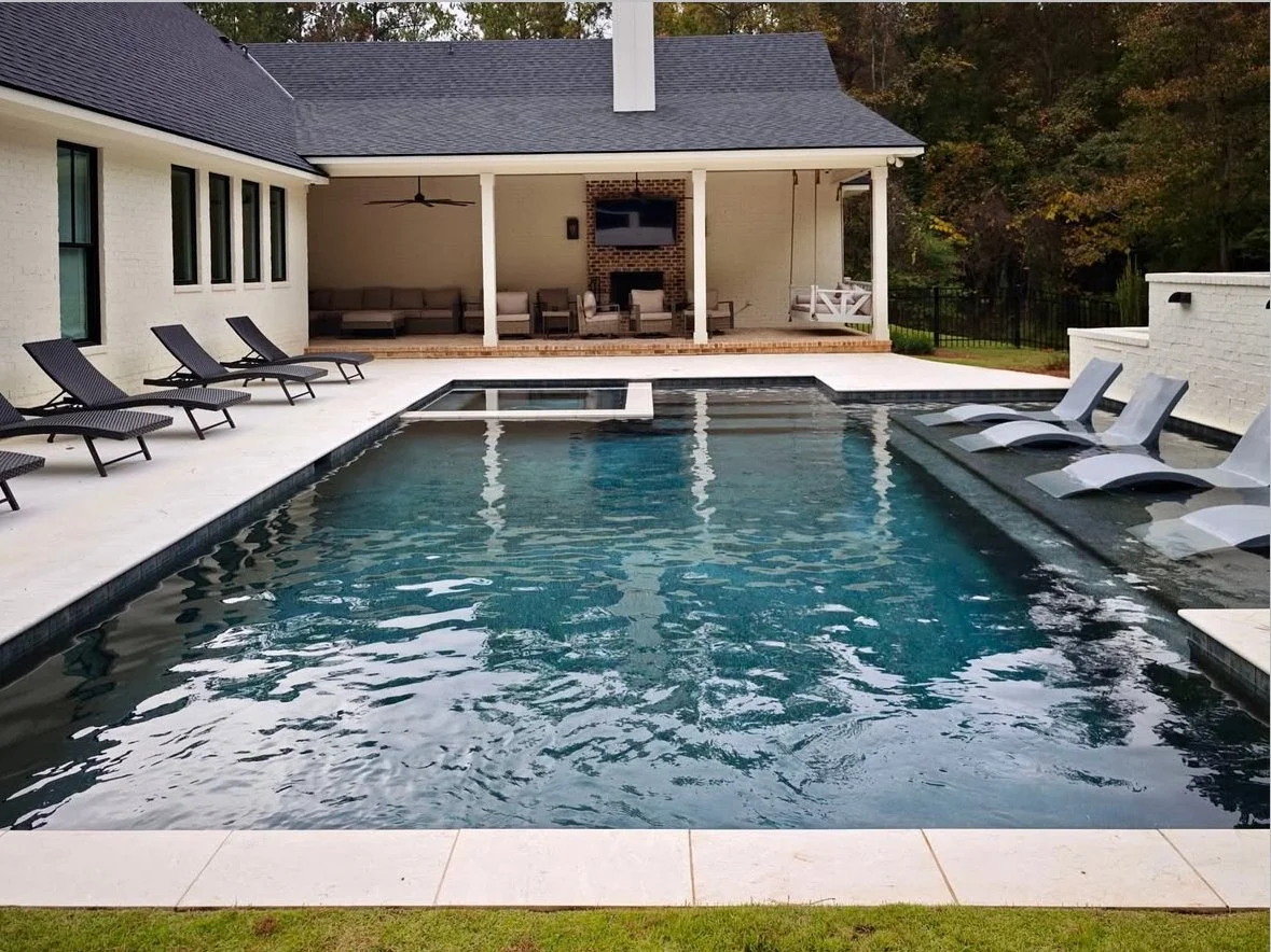 Gunite vs Fiberglass Pools