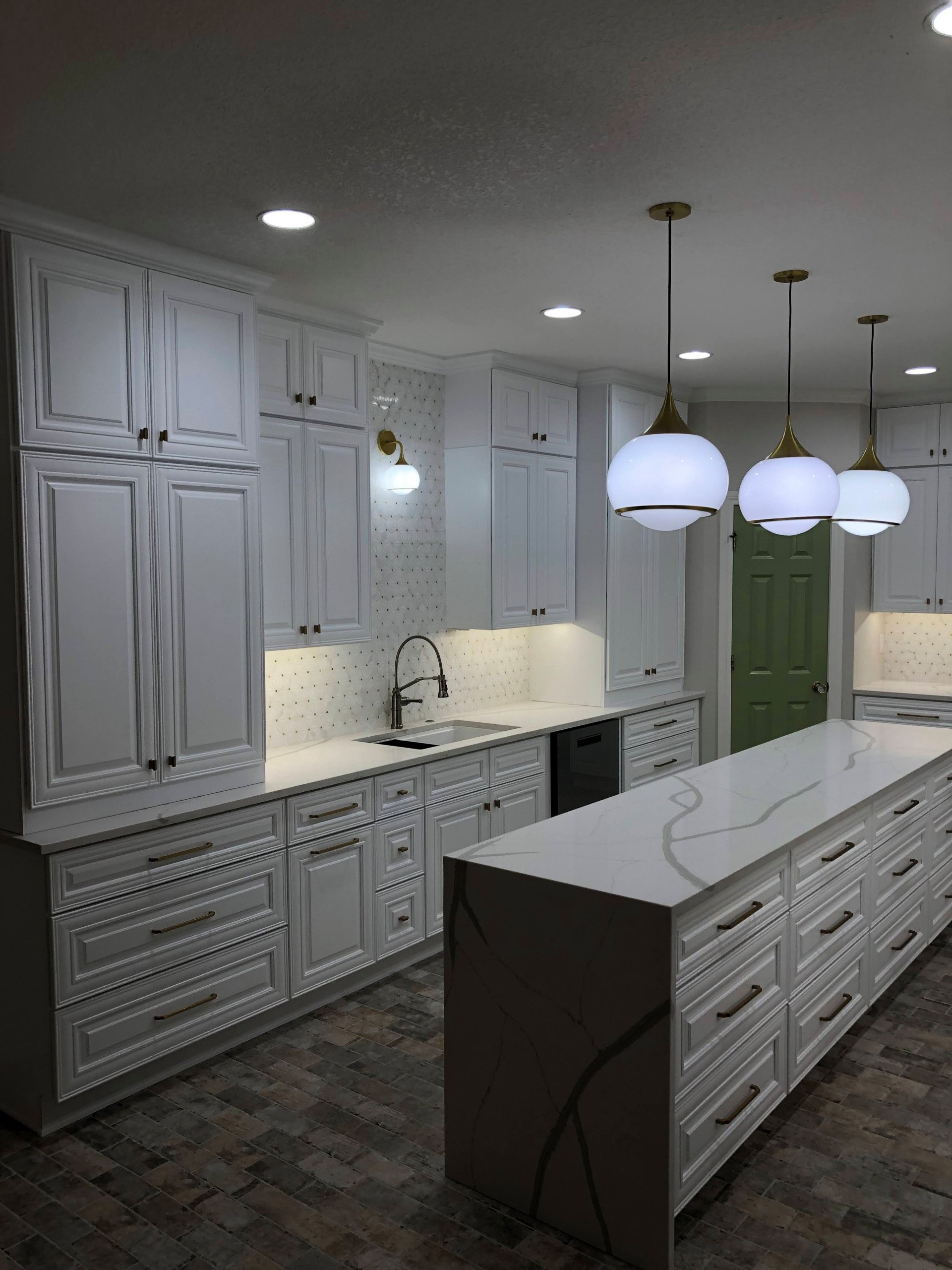 MODERN TULSA KITCHEN — Kimber Homes