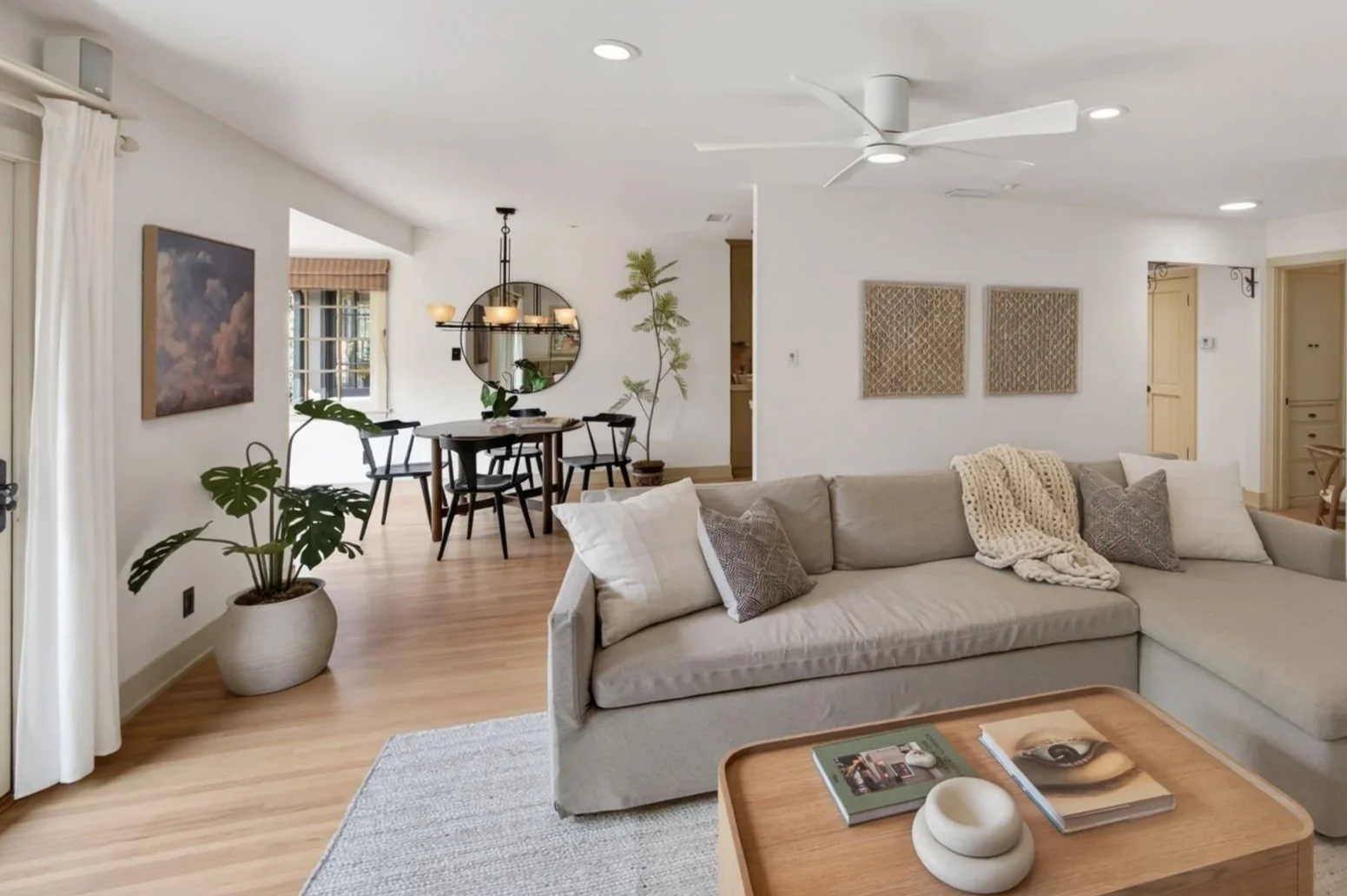 21-web-or-mls-Upmarket+Media-909Daly101.jpg