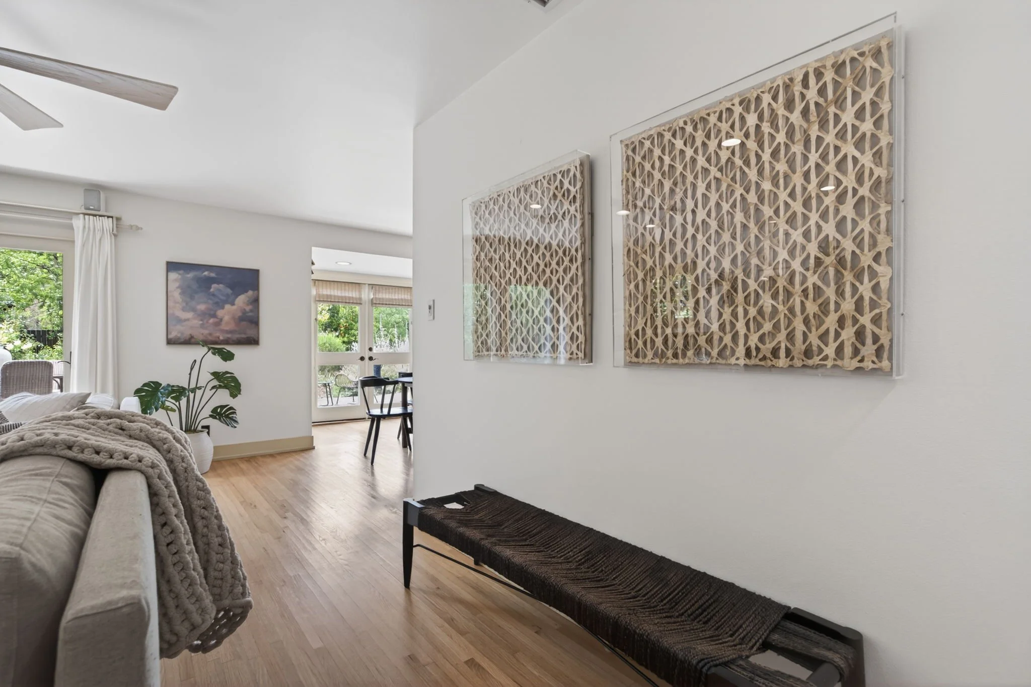 24-web-or-mls-Upmarket Media-909Daly109.jpg