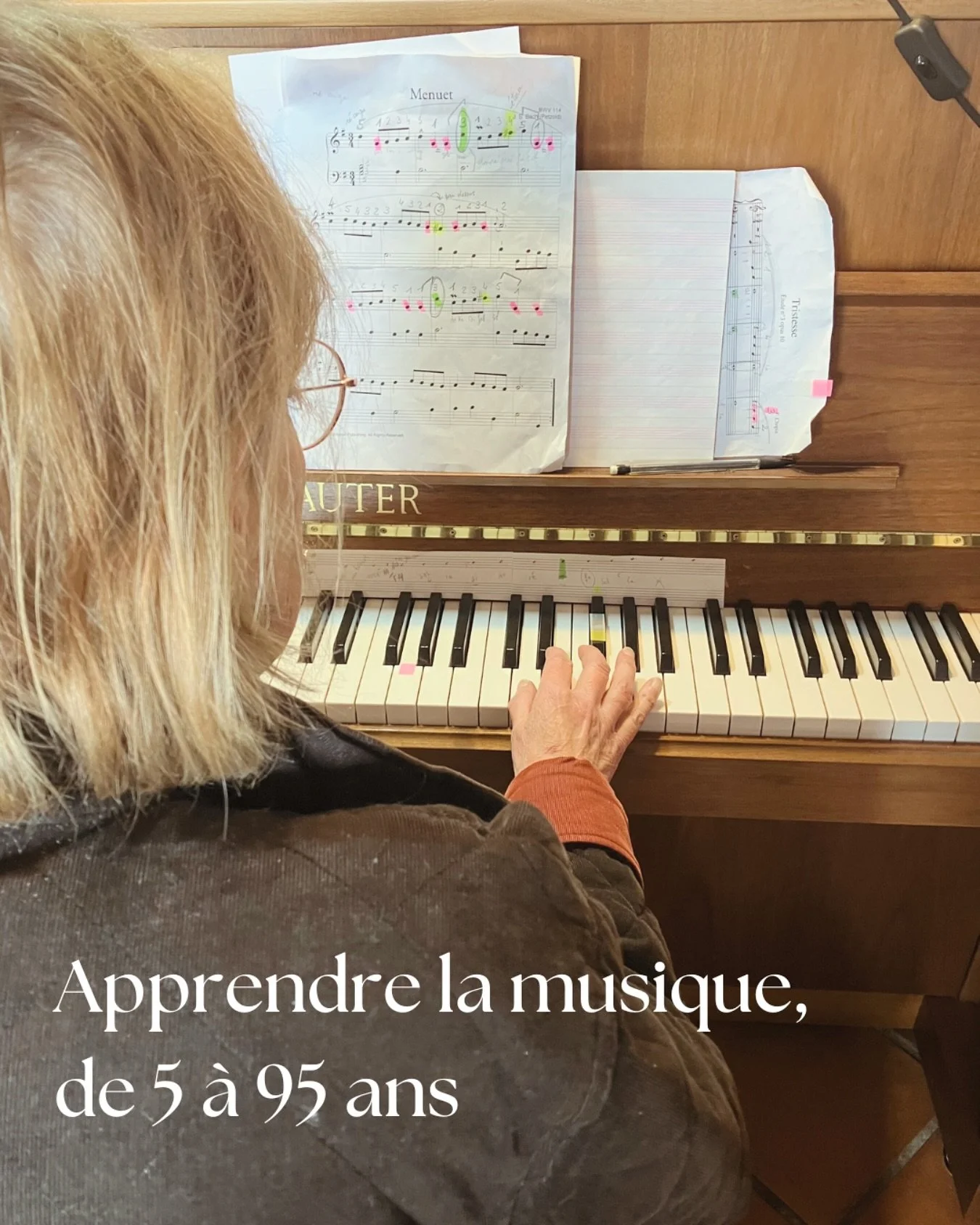 Apprendre &agrave; jouer d&rsquo;un instrument n&rsquo;est pas r&eacute;serv&eacute; aux enfants !

Mme T a commenc&eacute; son apprentissage du piano &agrave; l&rsquo;&acirc;ge de 81 ans. 
Aujourd&rsquo;hui, &agrave; 83 ans, elle fait sonner son pia