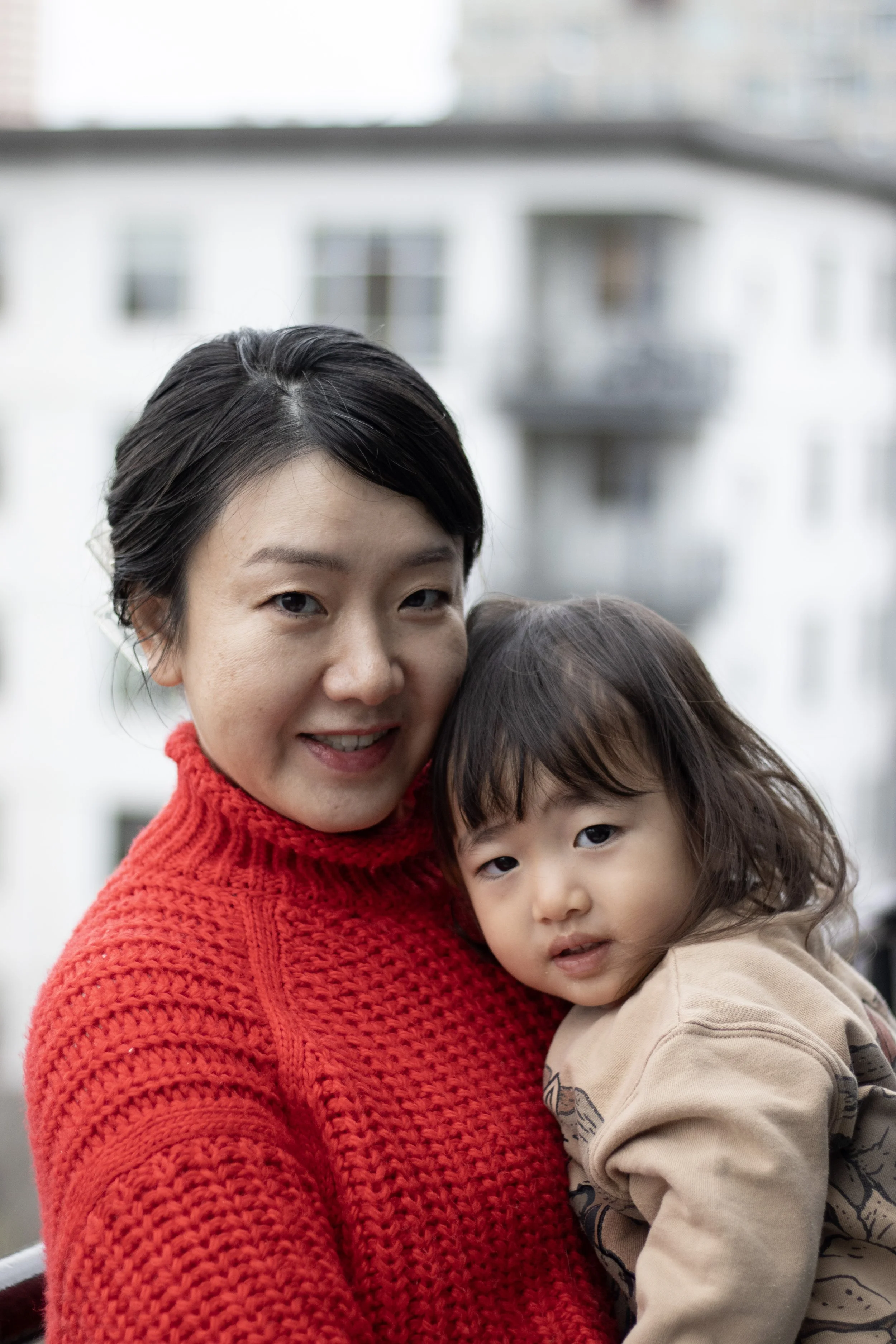 mother-daughter-family-portrait